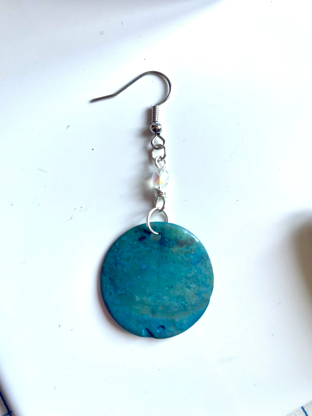 Boucles d’oreilles sequins de nacre bleus - Aux fleurs de Chloé Boucles d’oreilles sequins de nacre bleus  