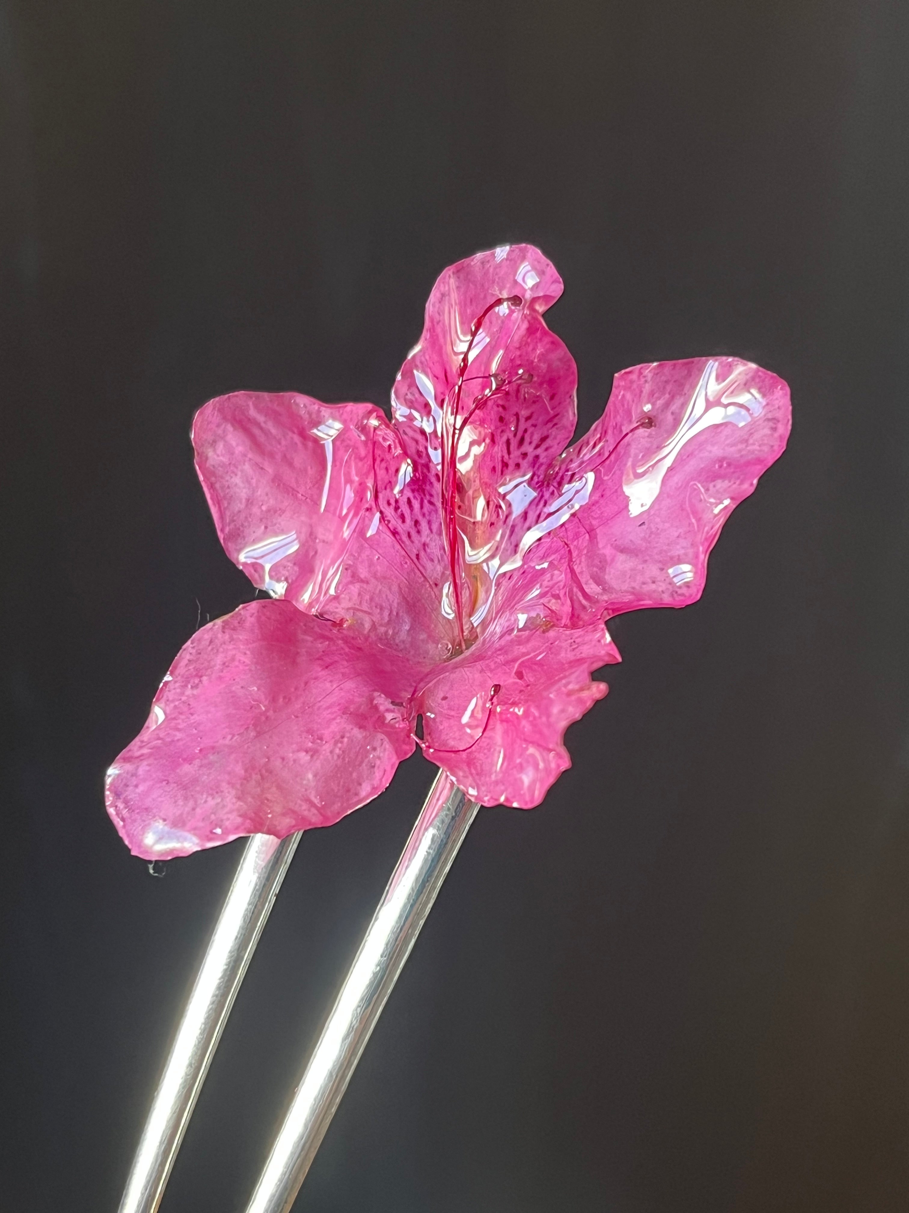 Pic à cheveux fleur naturelle Rhododendron rose – Accessoire bohème élégant