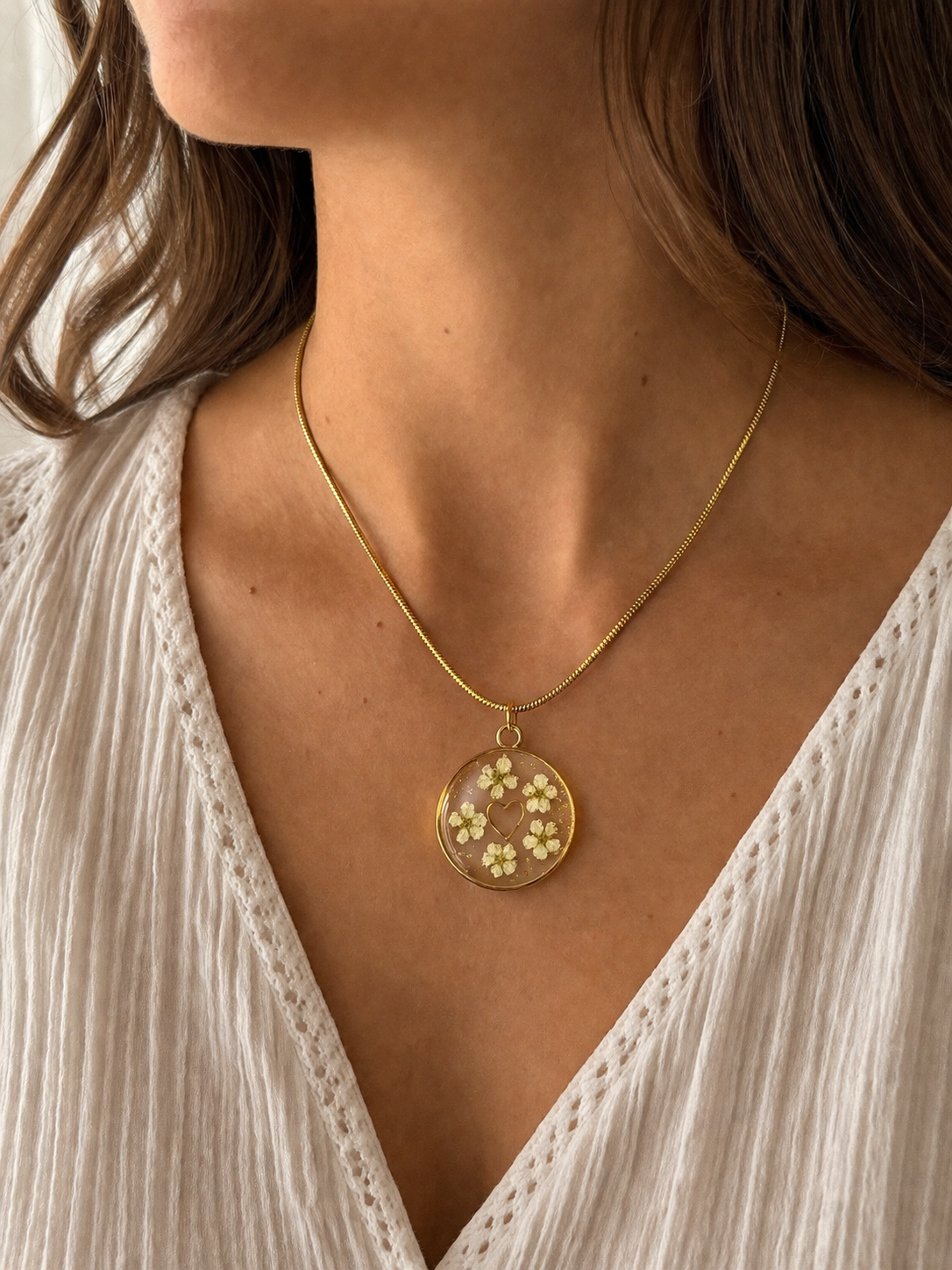 🌼 Collier pendentif fleurs de spirée & cœur