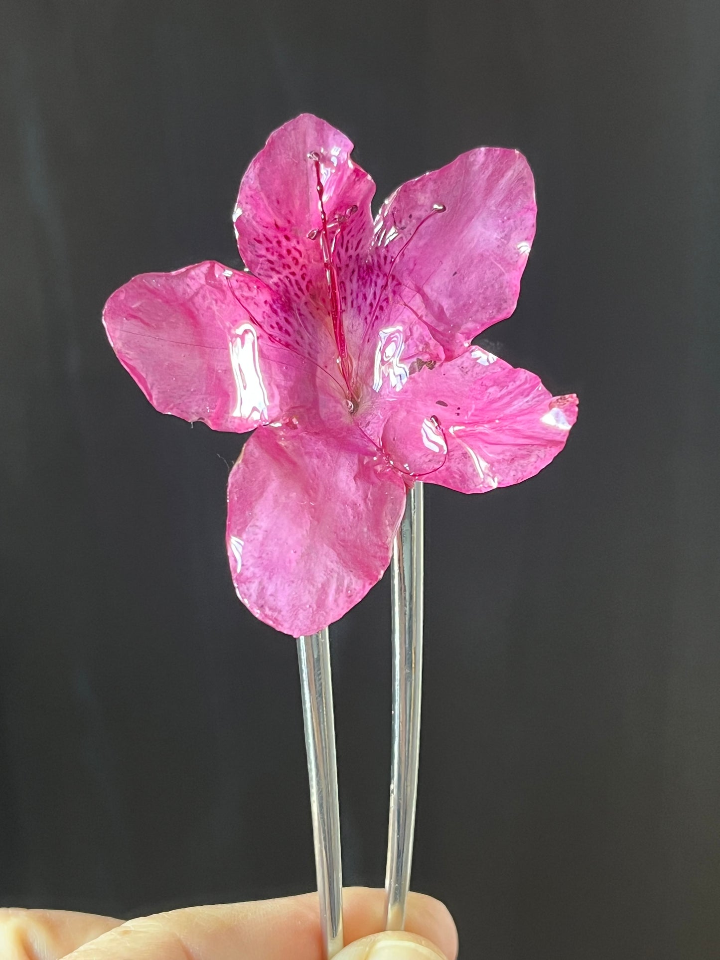 Pic à cheveux fleur naturelle Rhododendron rose – Accessoire bohème élégant