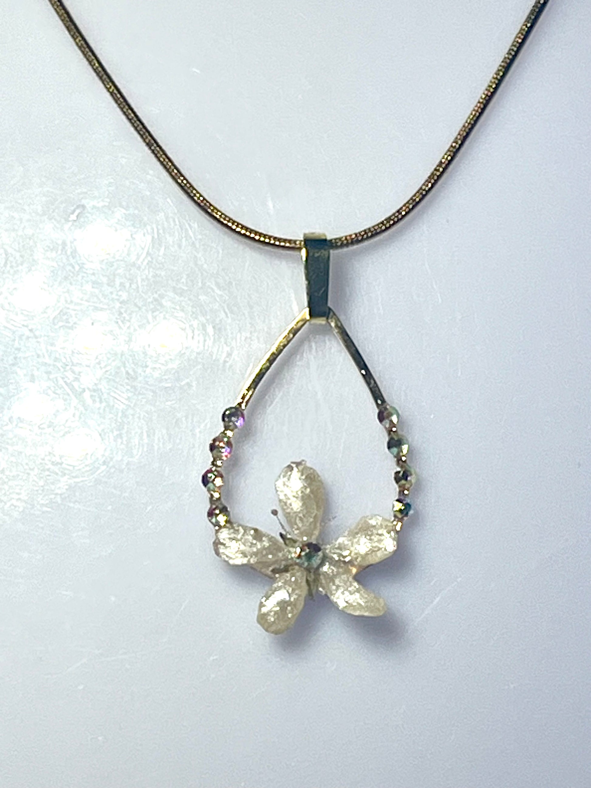 Parure de bijoux Seringat & strass - Aux fleurs de Chloé Parure de bijoux Seringat & strass Parure bijoux Parure bijoux