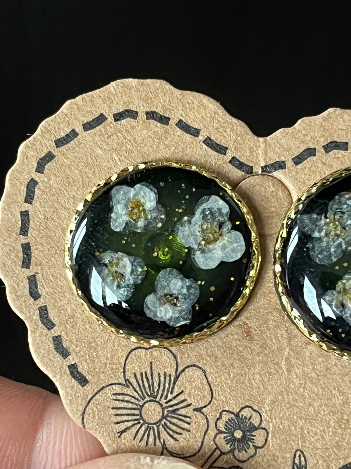 Boucles d’oreilles Fleurs de Spirée sur cadre | Bijoux artisanaux