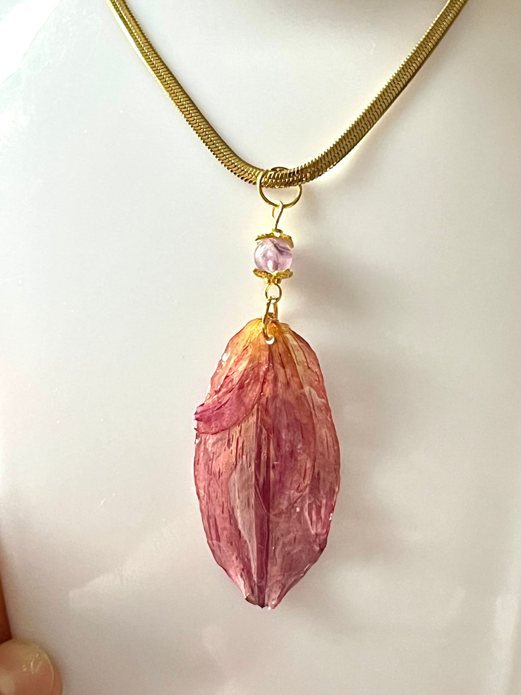 Collier Dahlia avec pétale naturel et améthyste