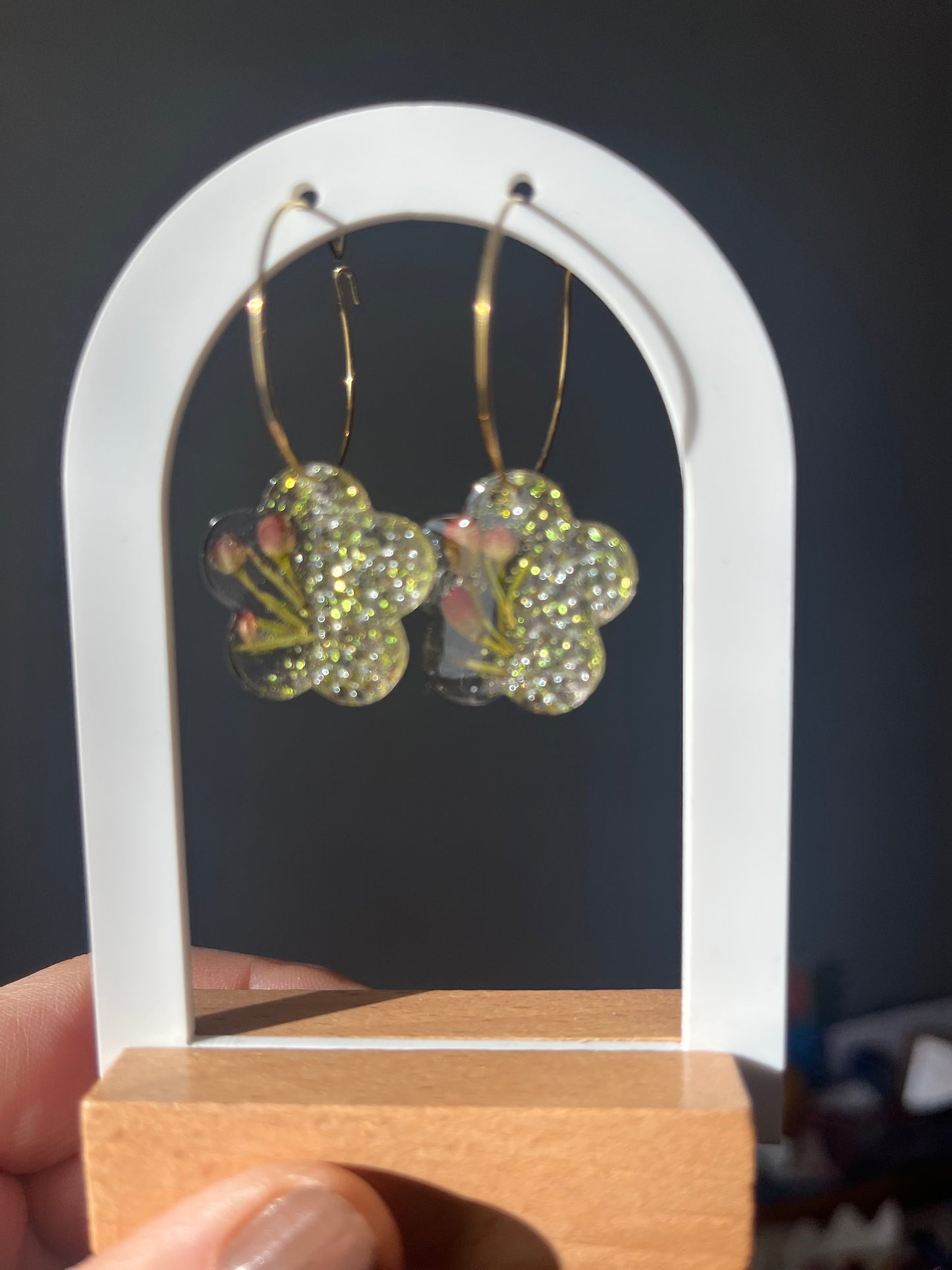 Boucles d’oreilles créoles fleurs de Wax