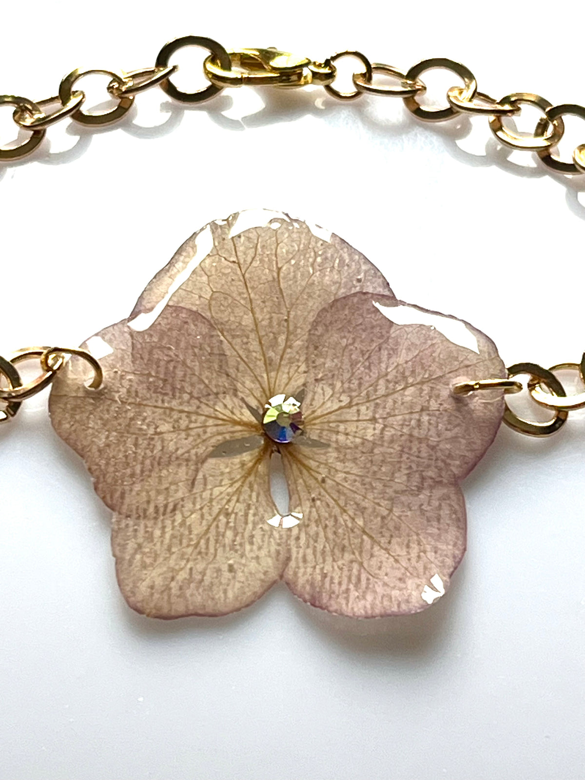 Bracelet Éclat d’Hortensia – Fleur Naturelle & Doré