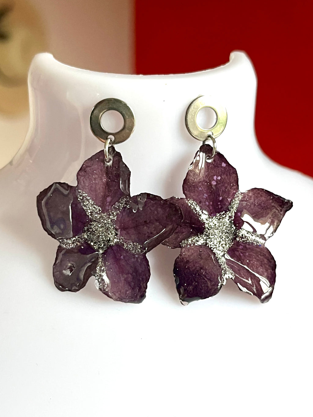 "Natural Tobacco Flower" Earrings - Plum Purple