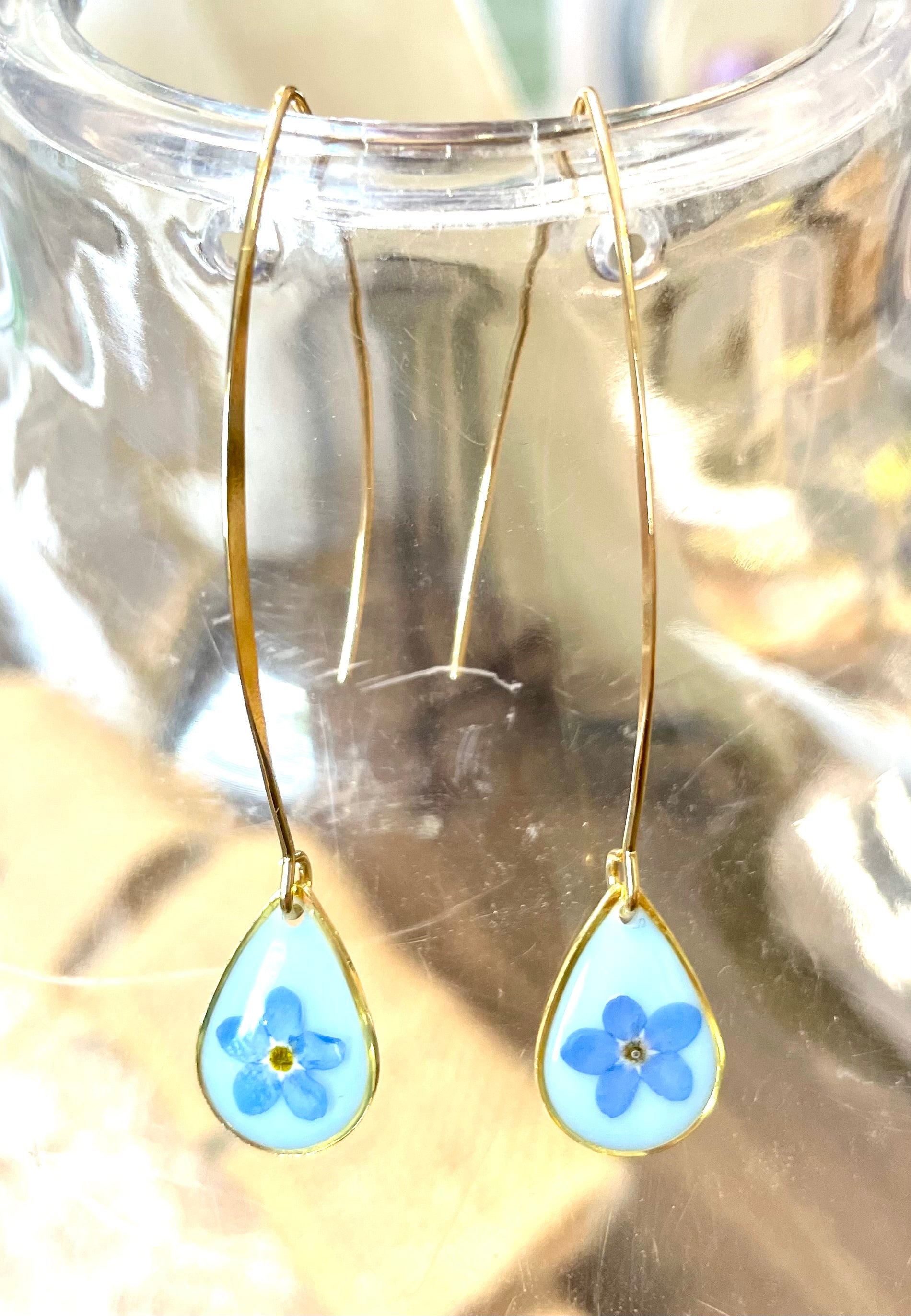 Boucles d’oreilles larmes Myosotis grands crochets - Aux fleurs de Chloé Boucles d’oreilles larmes Myosotis grands crochets Boucles d’oreilles Boucles d’oreilles