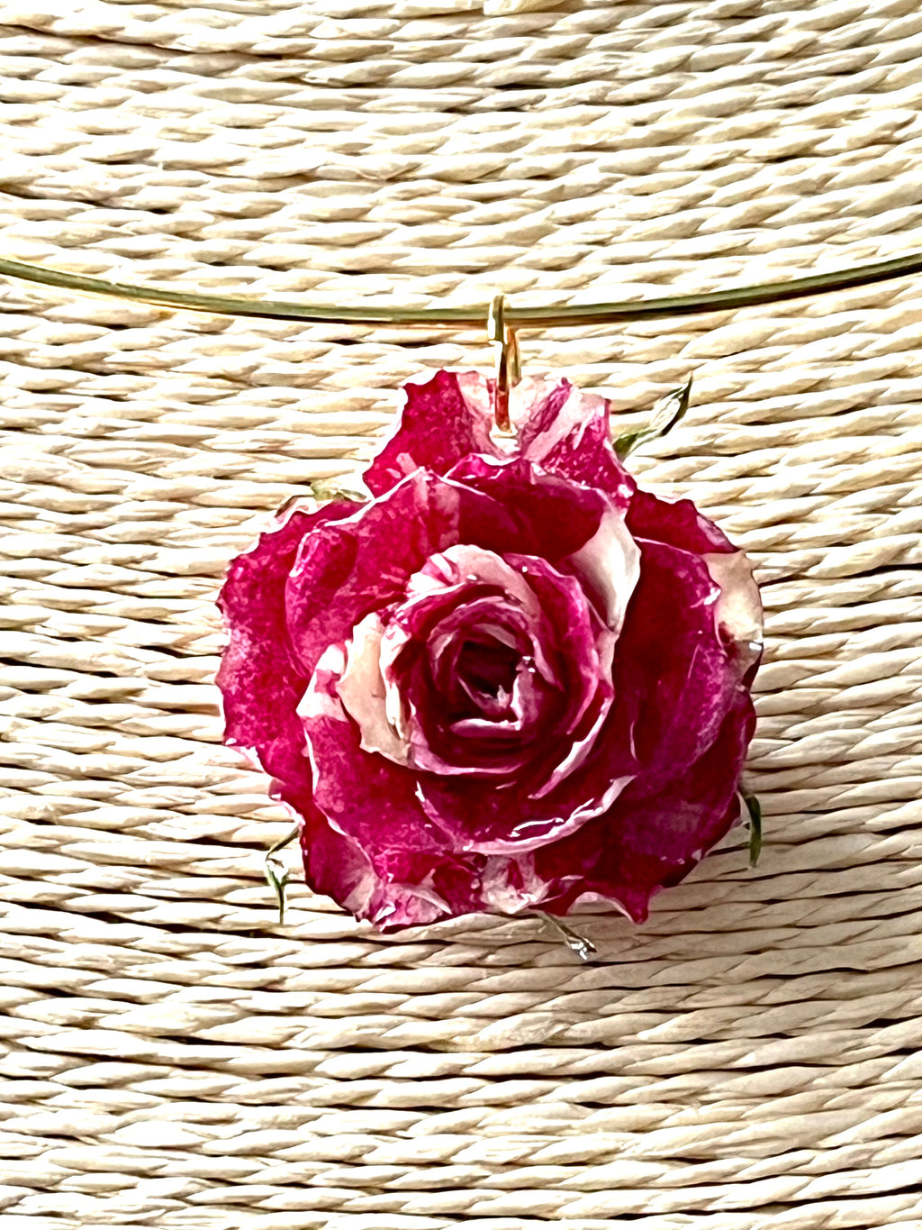 Two-tone small rose necklace