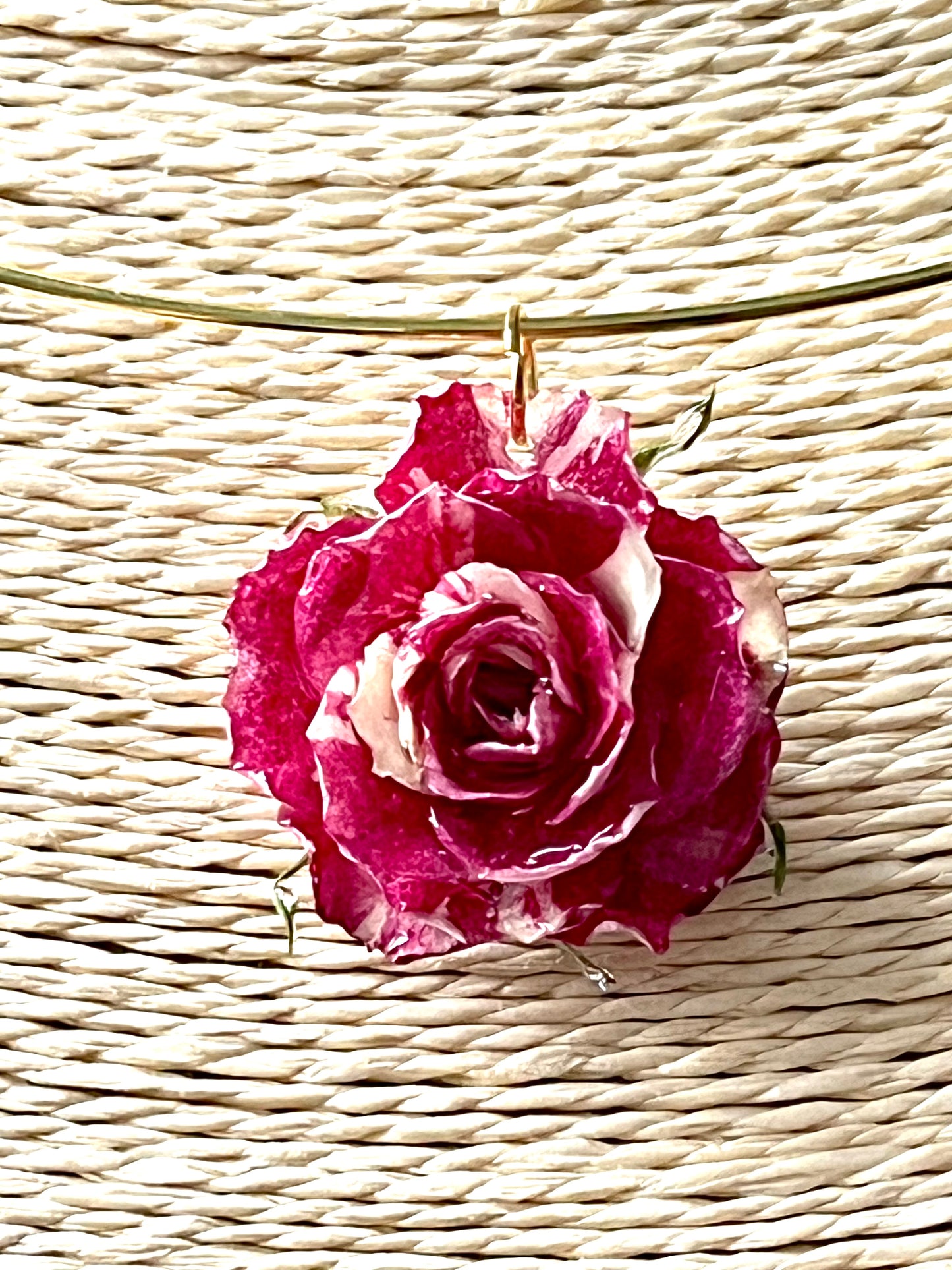 Collier petite rose bicolore