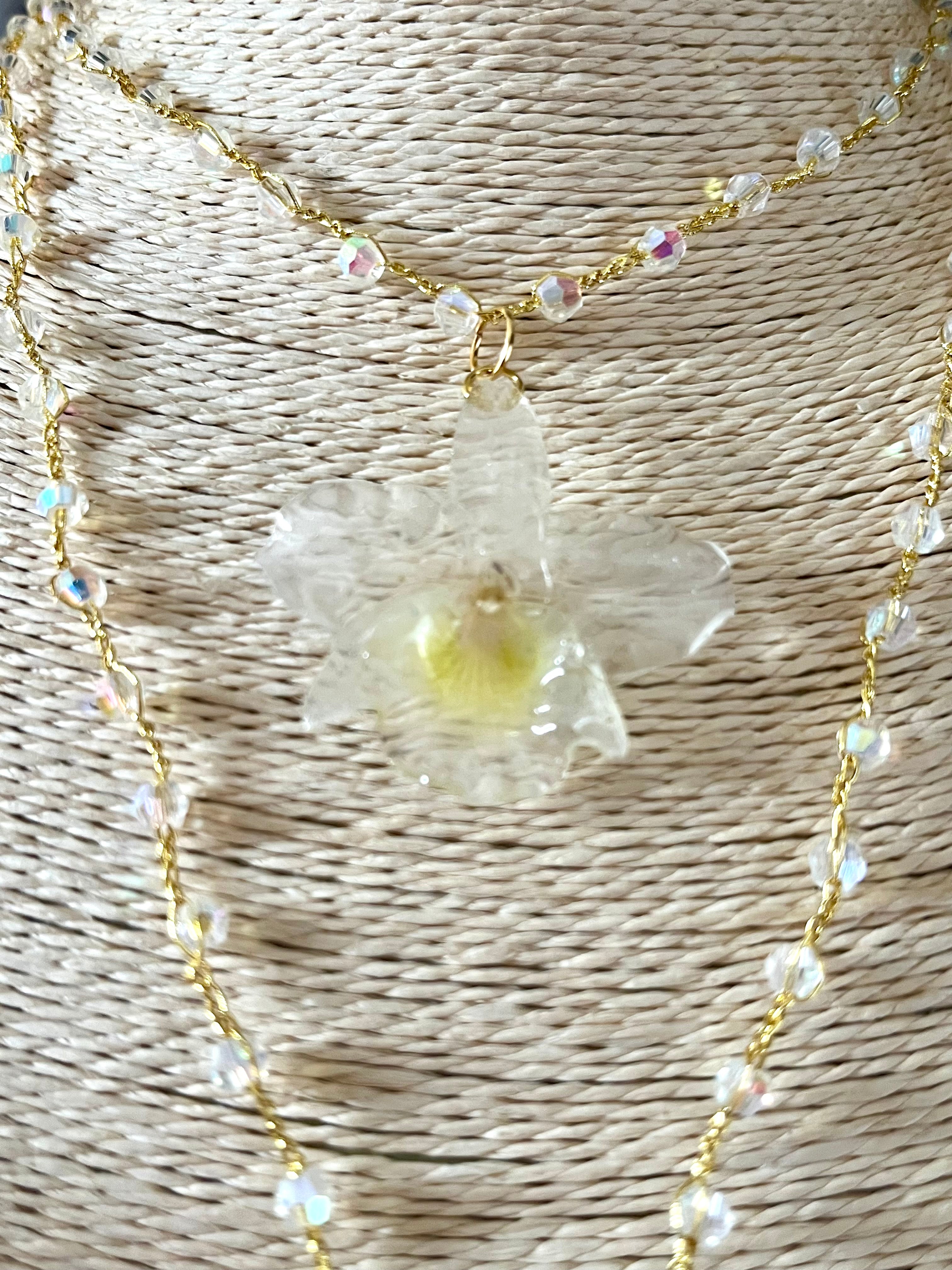 Collier Éclosion d’Orchidée

L’élégance naturelle sublimée par un travail de crochet artisanal.