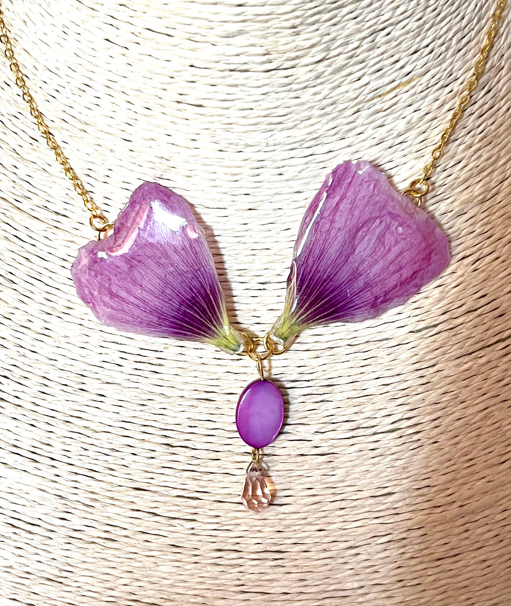 Collier Ailes de Fée – Rose Trémière & Cristal Preciosa