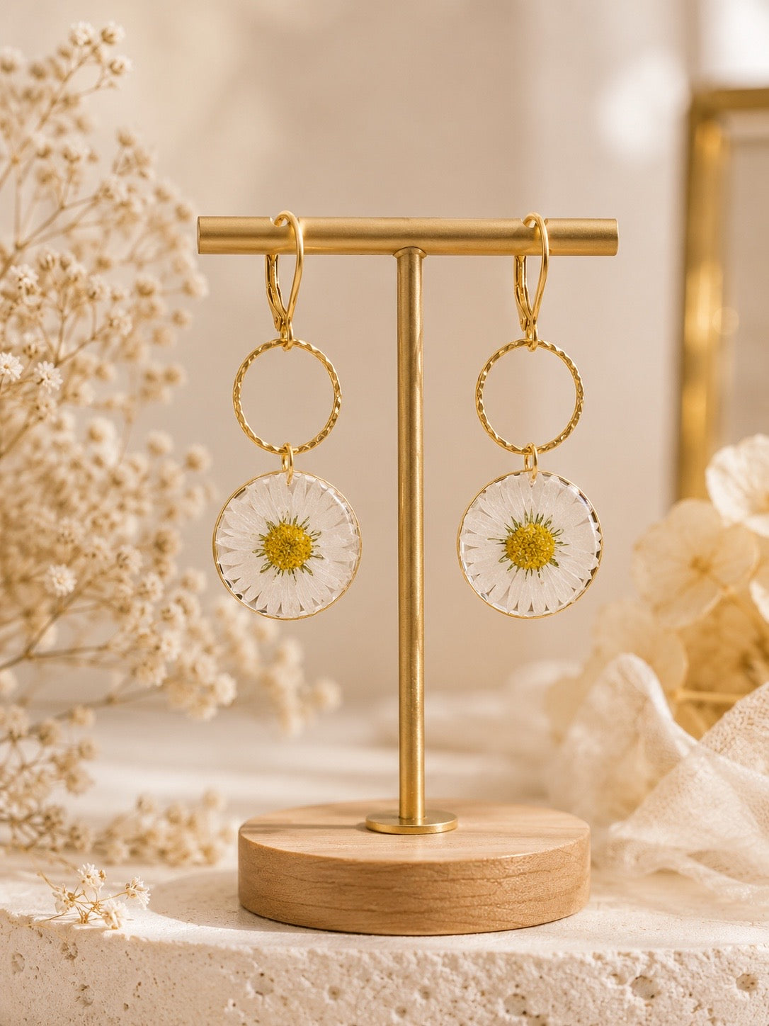Boucles d’oreilles pâquerette naturelle – Fleur véritable en résine