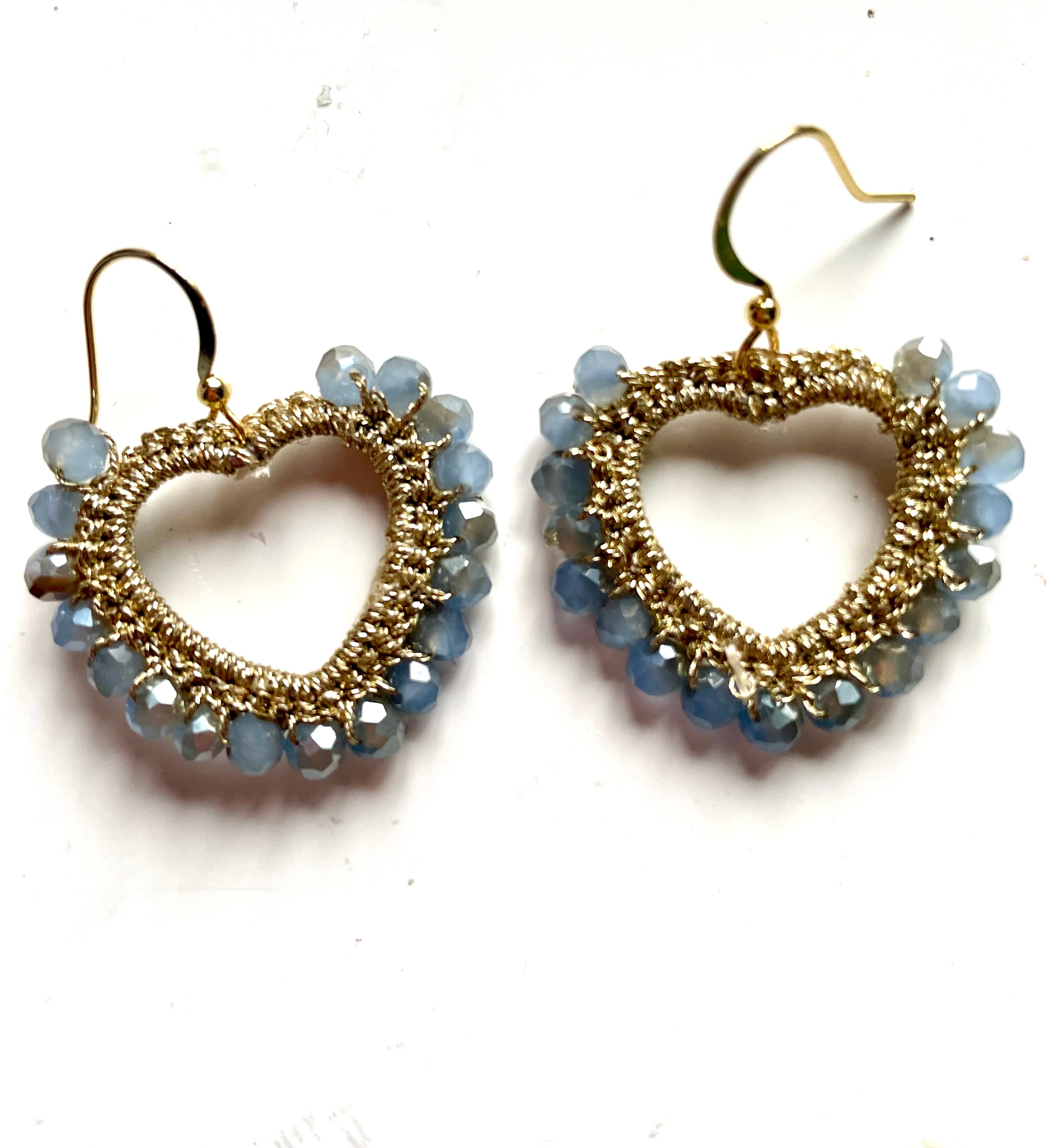 Boucles d’oreilles cœurs de perles de verre - Aux fleurs de Chloé Boucles d’oreilles cœurs de perles de verre Boucles d’oreilles Boucles d’oreilles