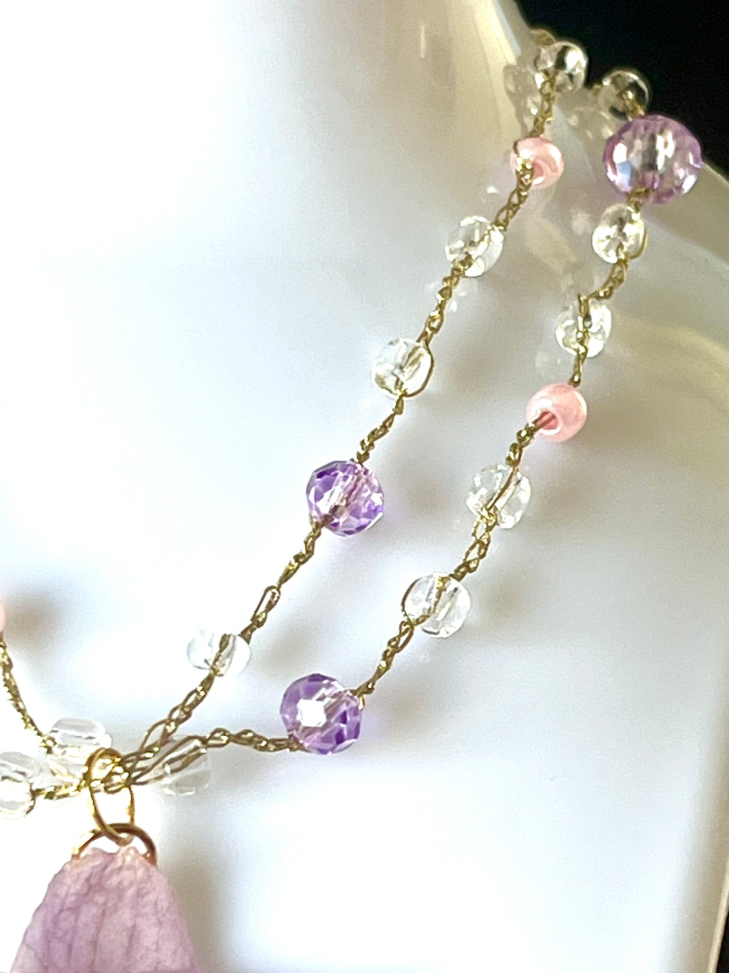 Collier au crochet & fleur naturelle d’orchidée