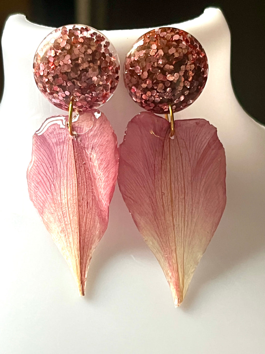 Boucles d’oreilles Pétales d’Alstroemeria – Rose poudré & doré