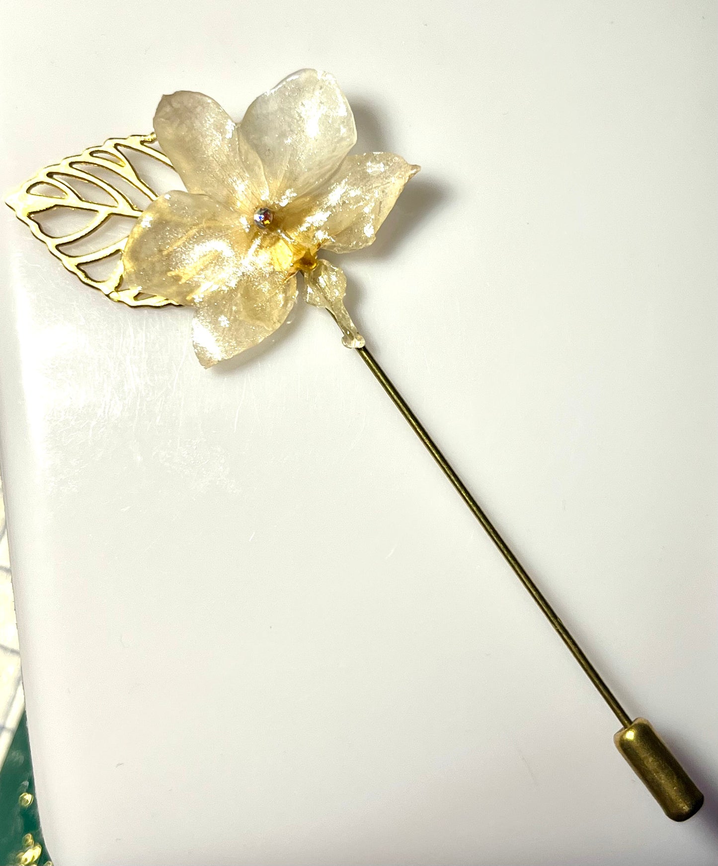 Épingle broche mini orchidée blanche