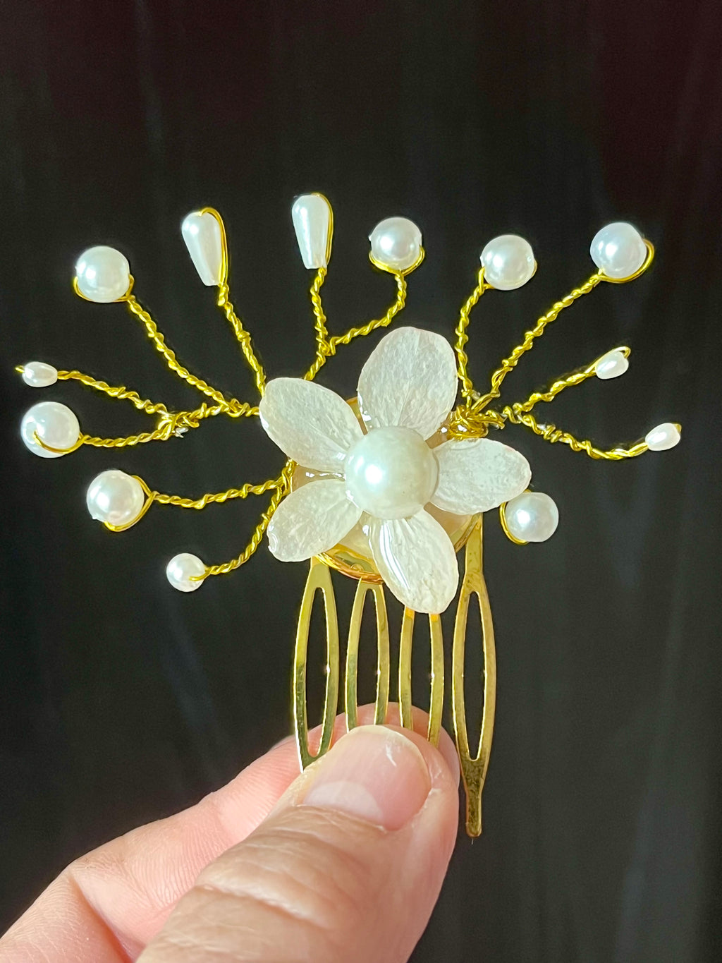 Peigne de mariage Fleur d’Or – Perles nacrées et dorures