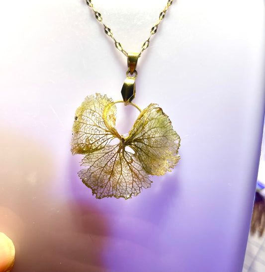 Collier dentelle végétale Hortensia