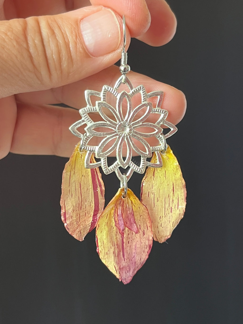 Boucles d’oreilles Fleur de Lumière - pétales de Dahlia
