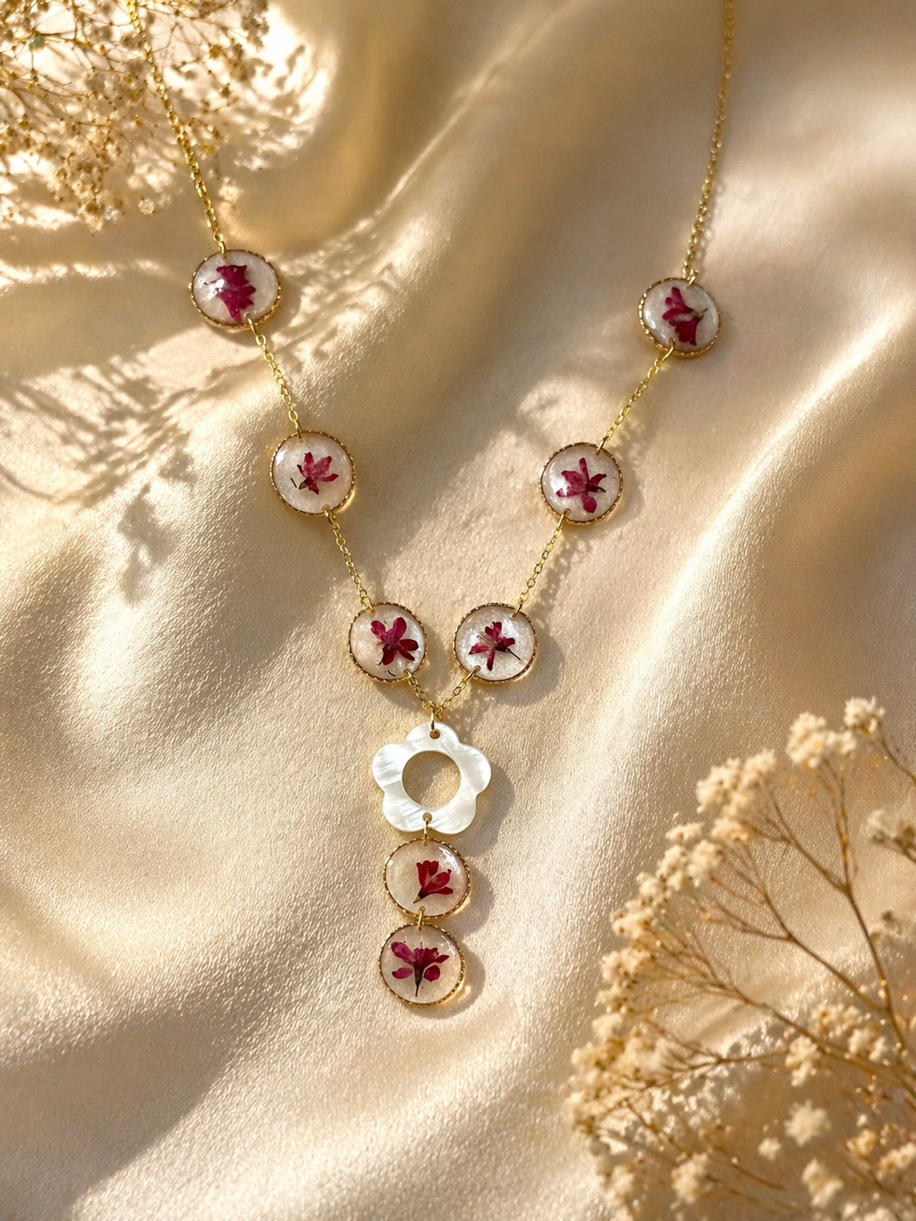 Elegant Flower Necklace – Gold chain & floral medallions