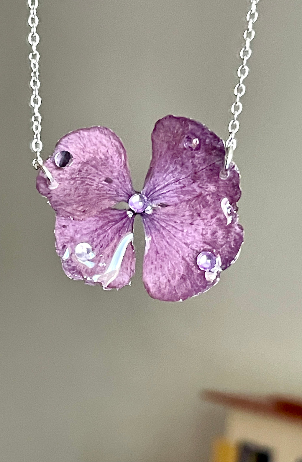 Collier type choker hortensia violet - Aux fleurs de Chloé Collier type choker hortensia violet Collier Collier