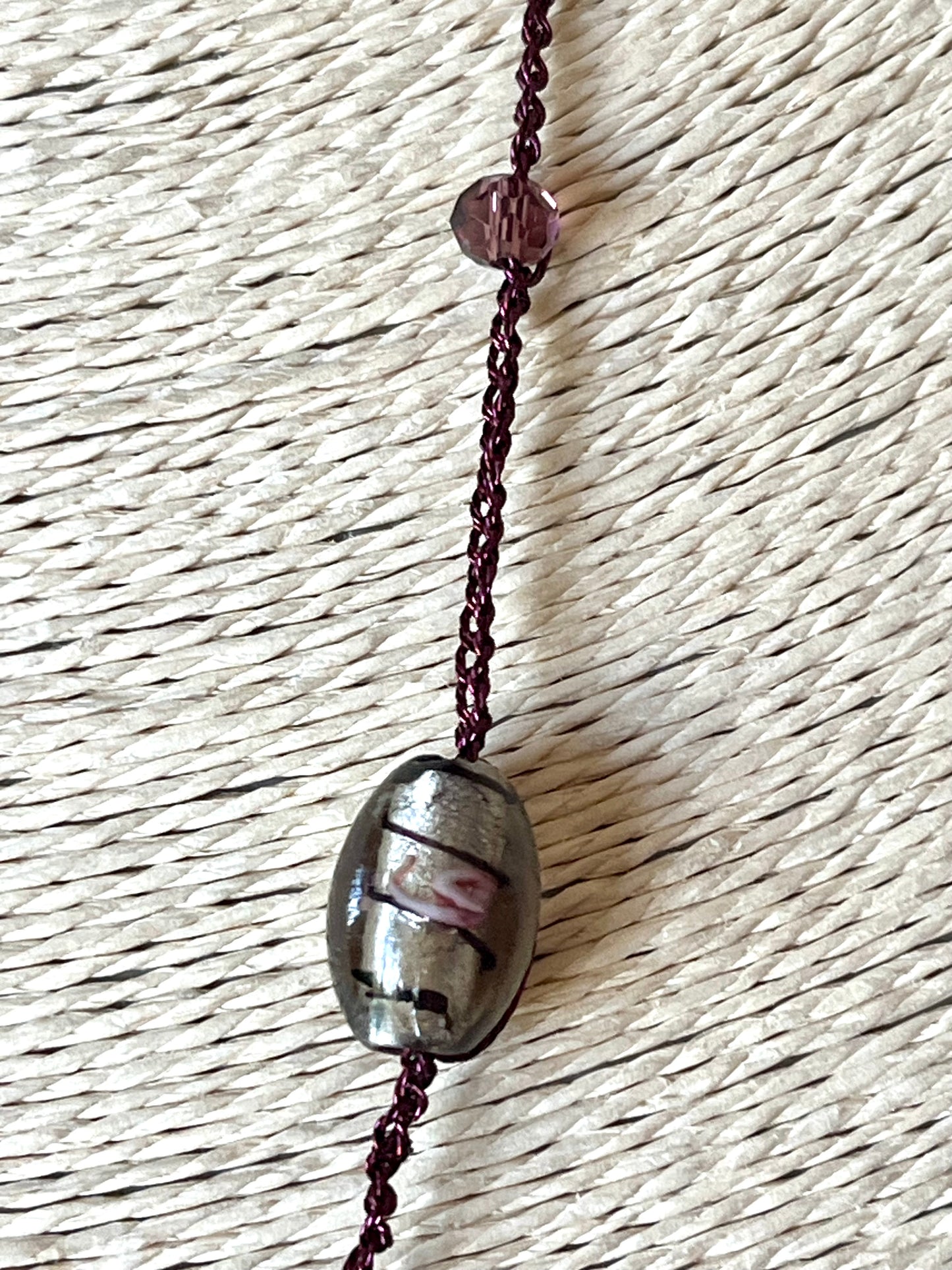 Collier pendentif Pensée violette encapsulée – Style bohème artisanal