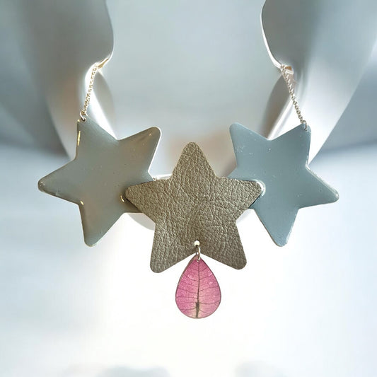 Collier étoiles de cuir & bougainvilliers