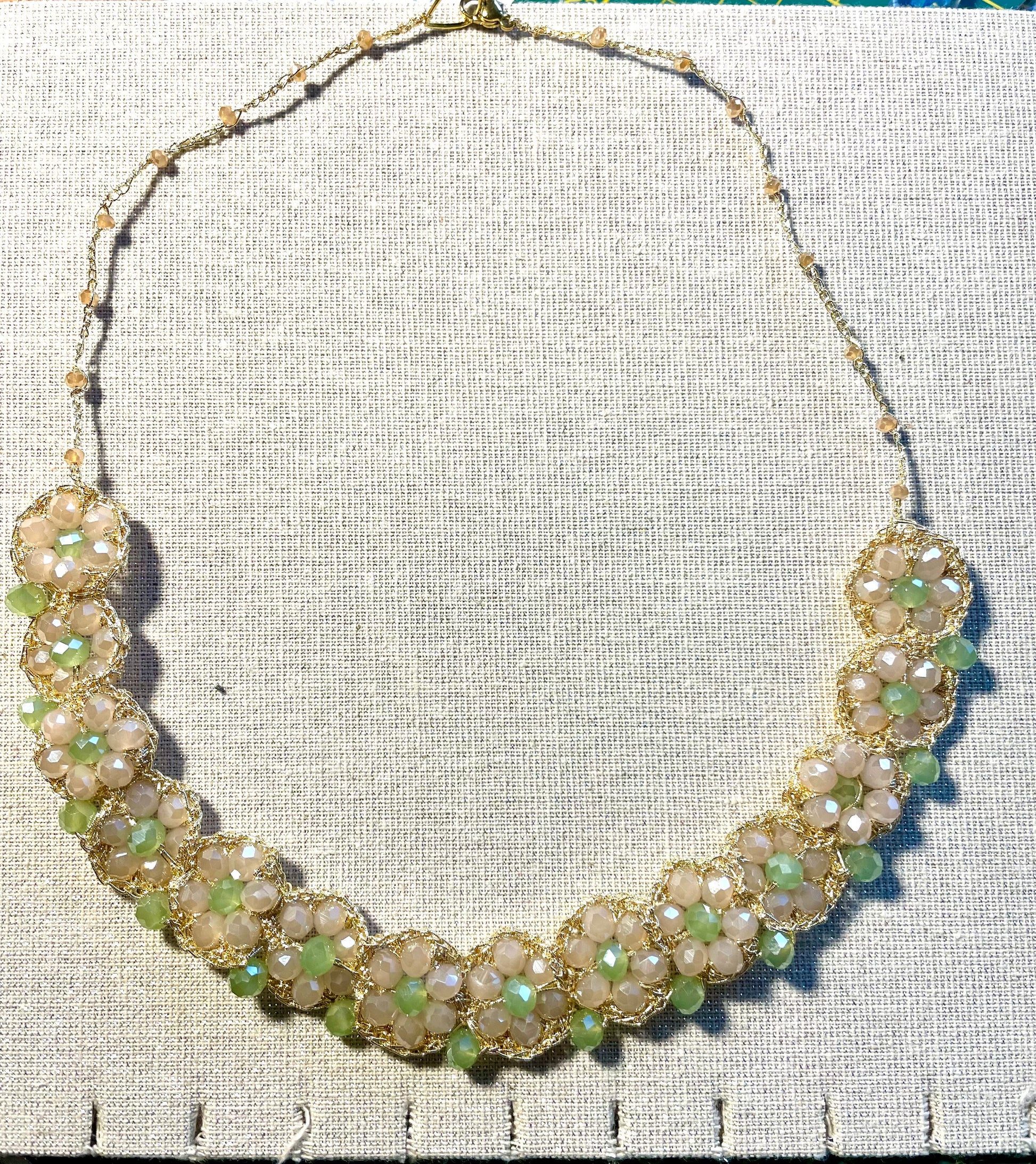 Collier fleurs de perles de verre Rosalia - Aux fleurs de Chloé Collier fleurs de perles de verre Rosalia Collier Collier