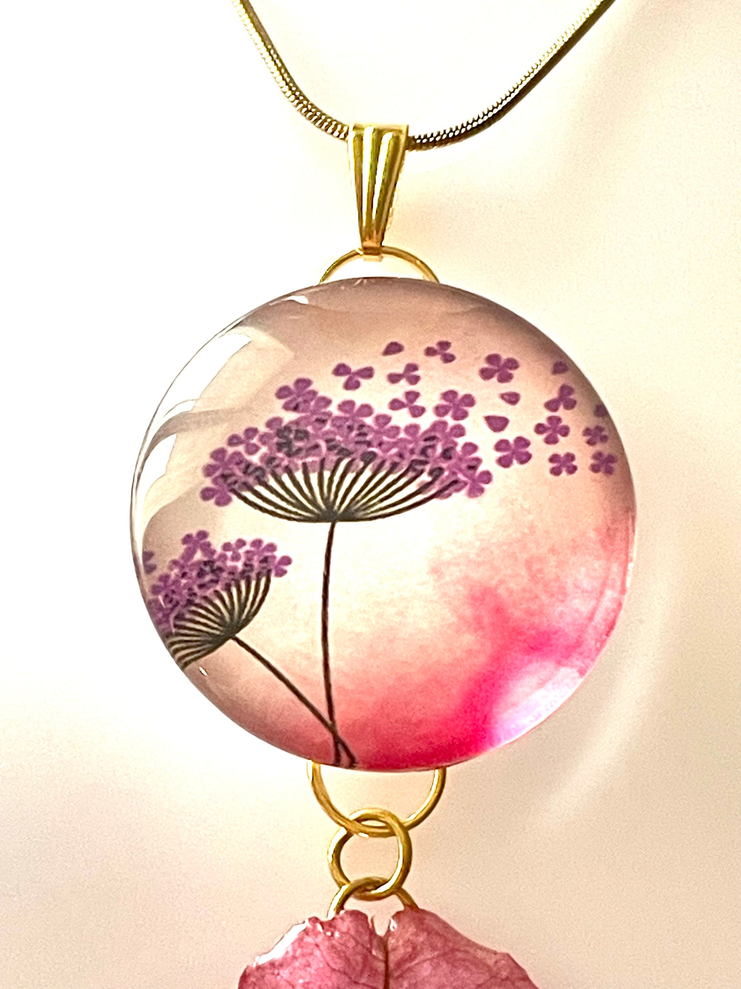 Collier feuille Bougainvillier & cabochon - Aux fleurs de Chloé Collier feuille Bougainvillier & cabochon Collier Collier