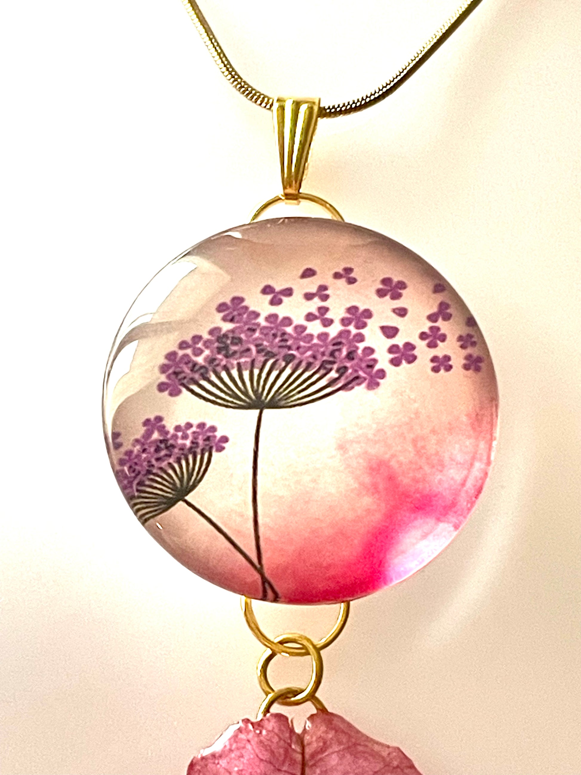 Collier feuille Bougainvillier & cabochon - Aux fleurs de Chloé Collier feuille Bougainvillier & cabochon Collier Collier