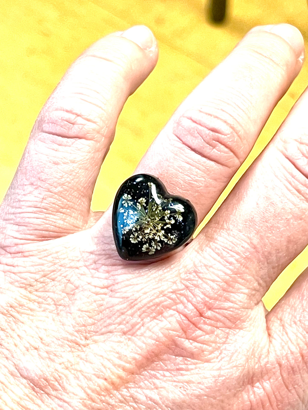 Bague petit cœur noir Fleurs de carotte sauvage - Aux fleurs de Chloé Bague petit cœur noir Fleurs de carotte sauvage Bague Bague