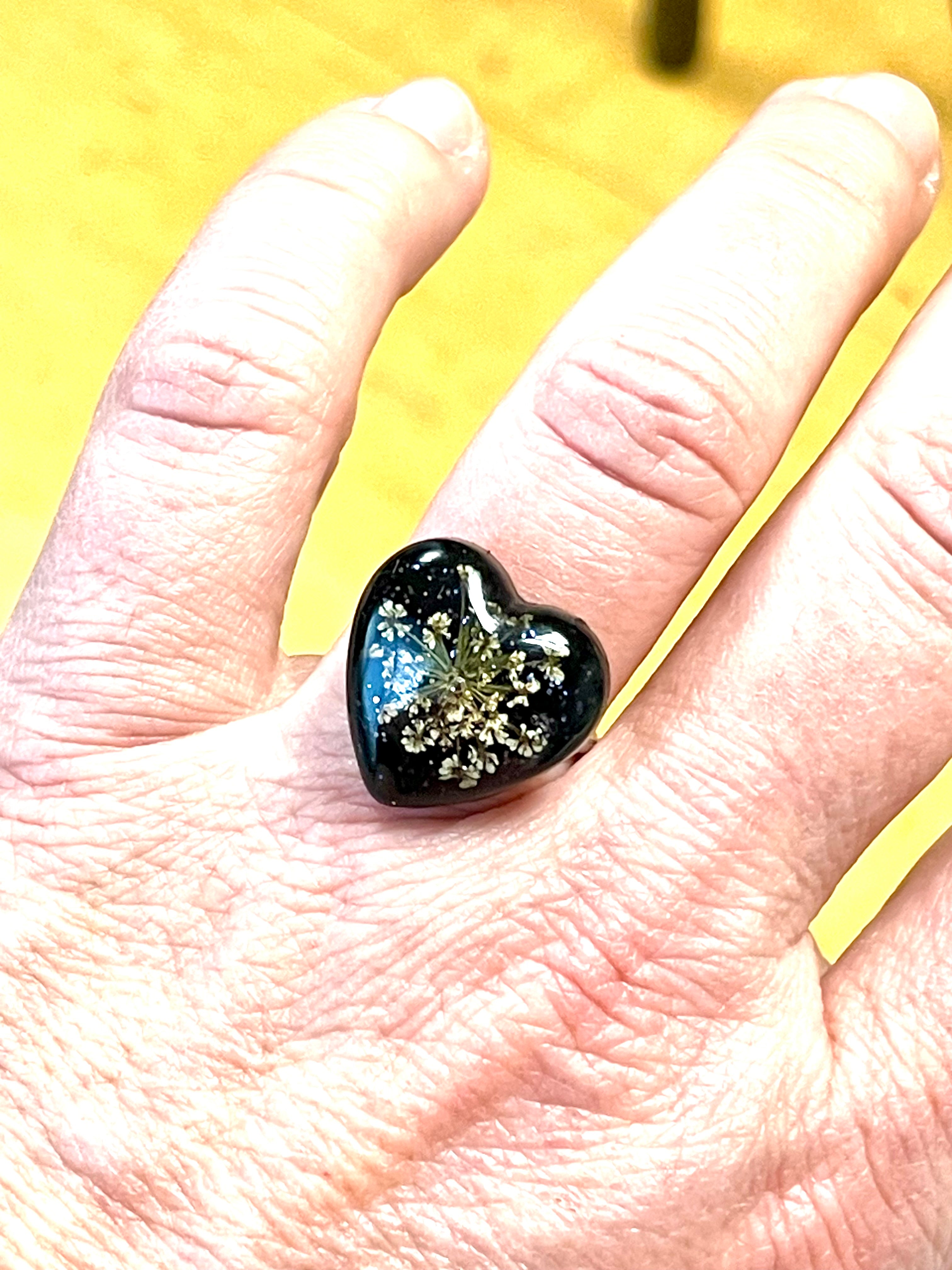 Bague petit cœur noir Fleurs de carotte sauvage - Aux fleurs de Chloé Bague petit cœur noir Fleurs de carotte sauvage Bague Bague
