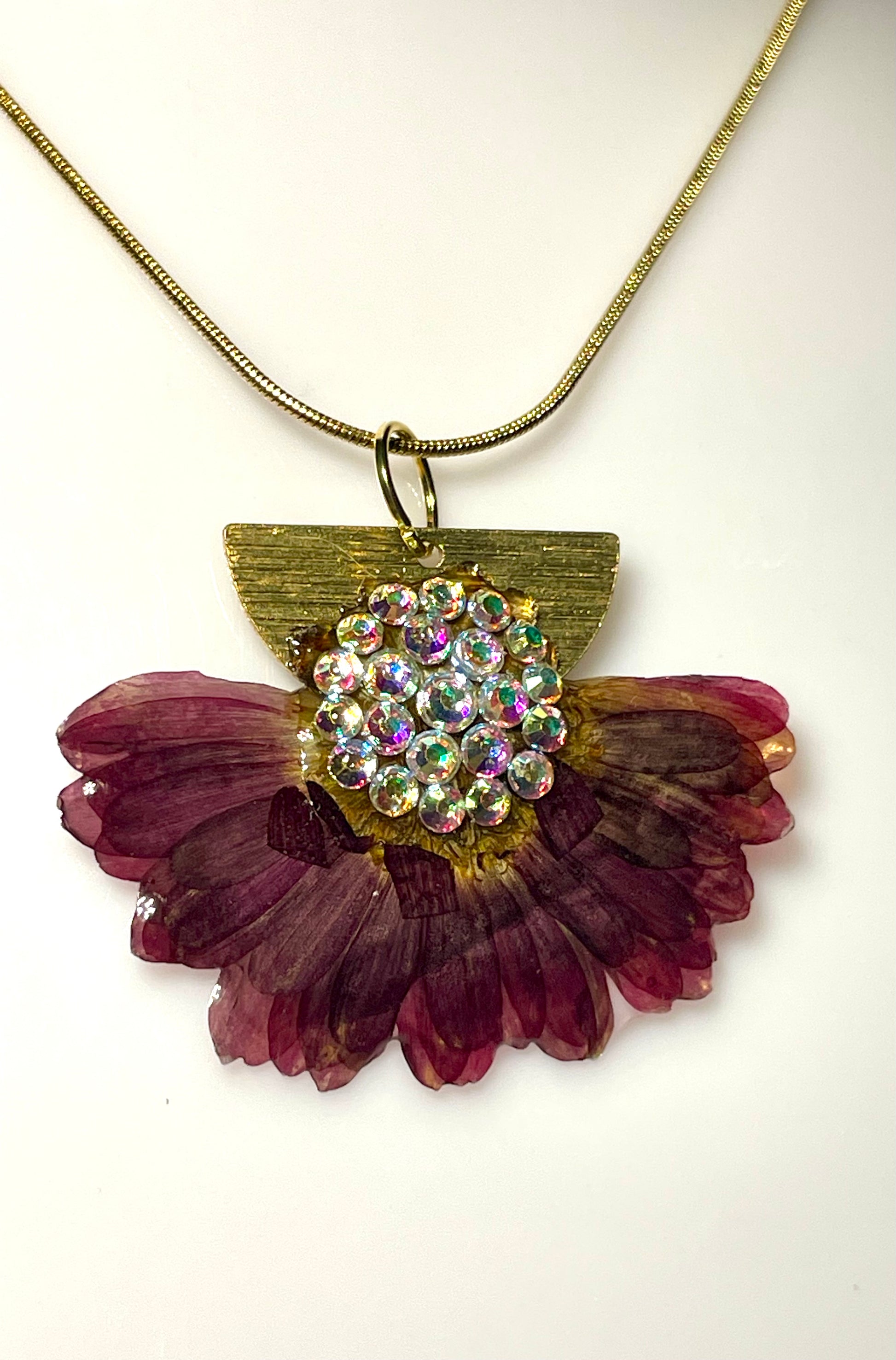 Collier Chrysanthème demie fleur «plumes» - Aux fleurs de Chloé Collier Chrysanthème demie fleur «plumes» Collier Collier
