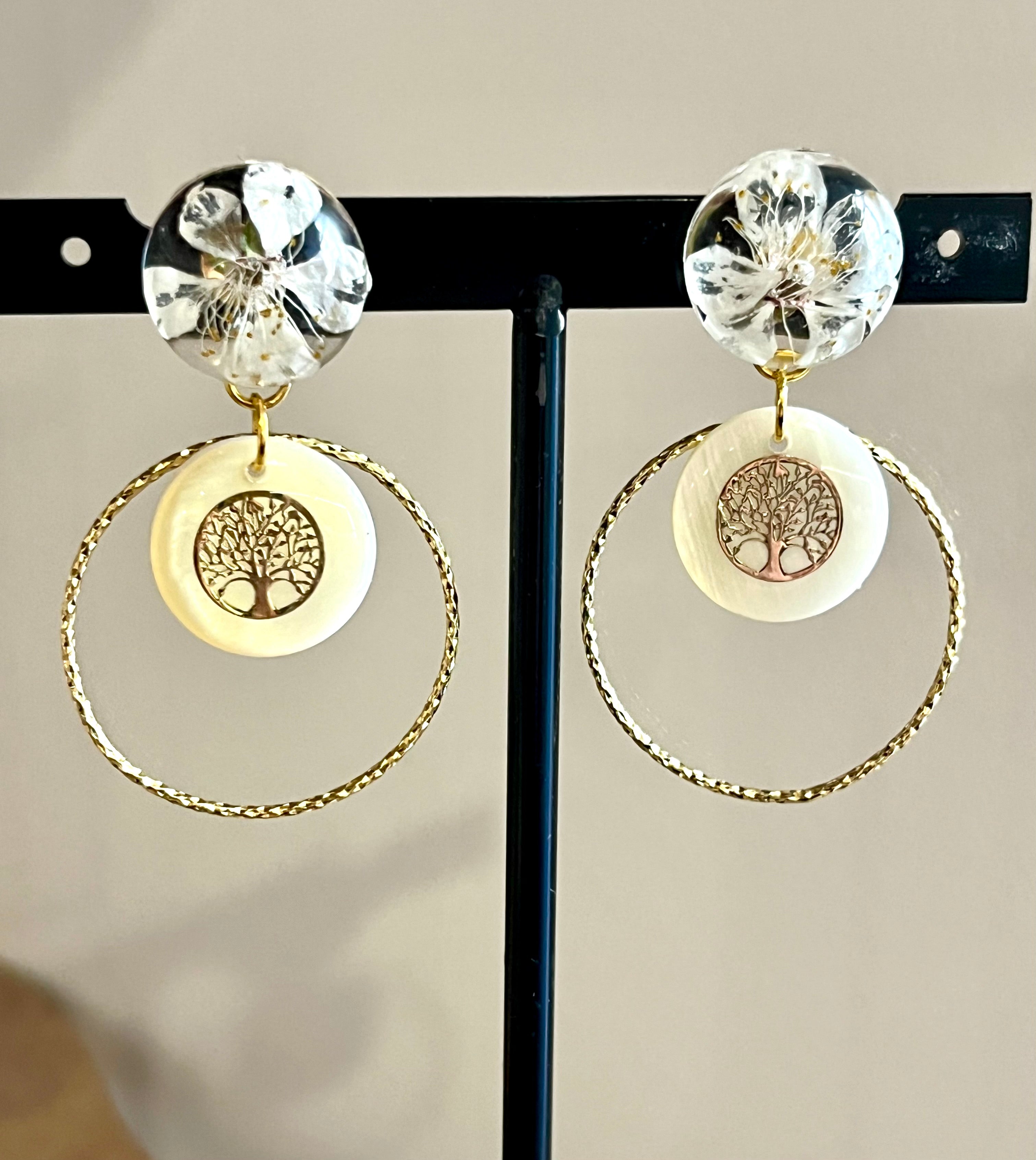 Mother-of-pearl tree of life & resin flower earrings