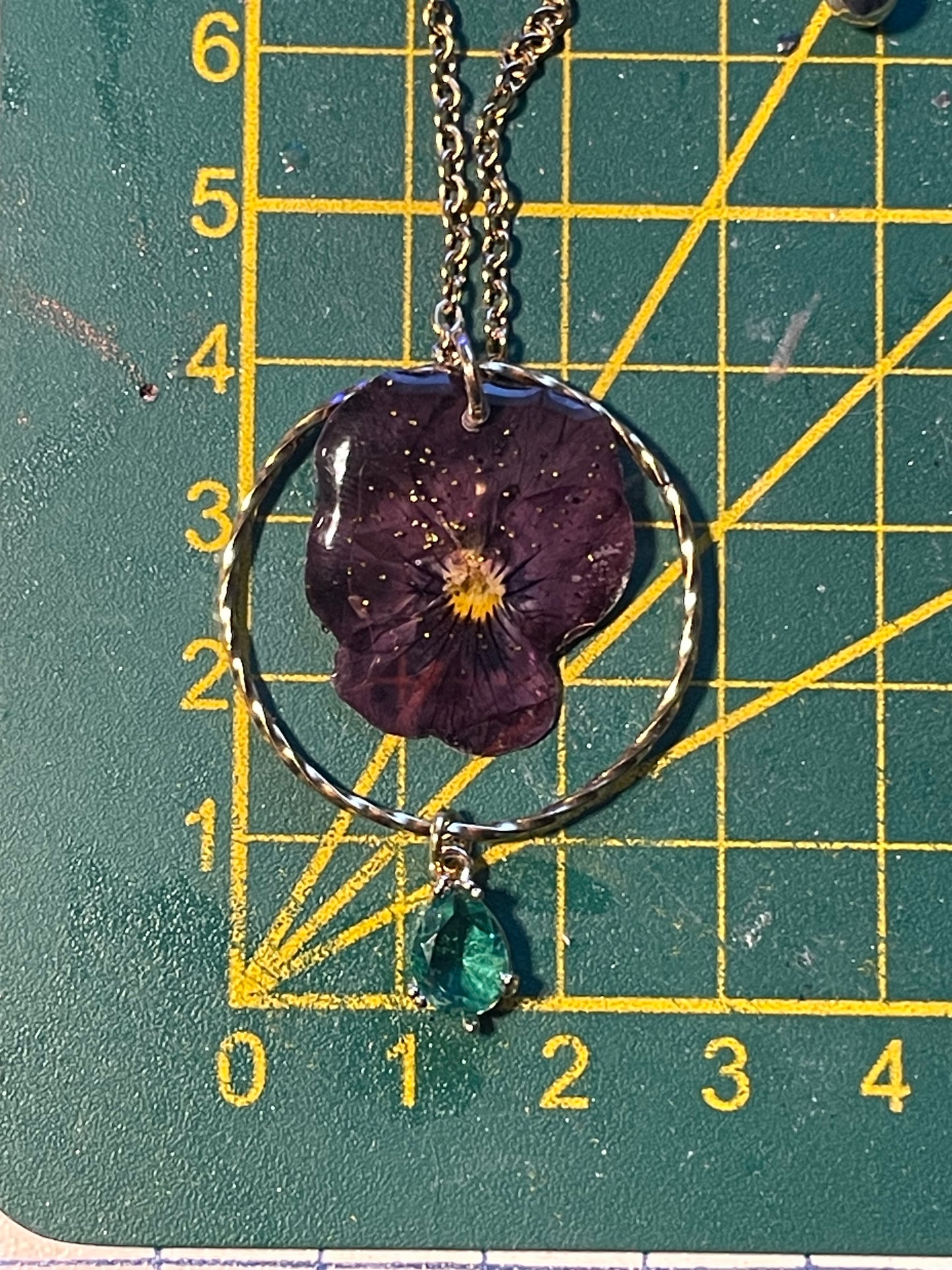 Collier pensée Bordeau & zircon  bleu vert
