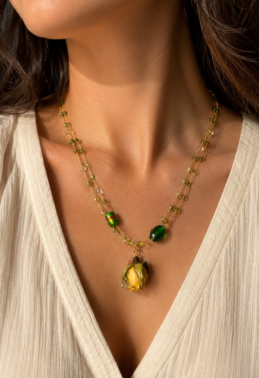 🌹 Collier Bouton de Rose Naturel – Bijou Floral en Résine