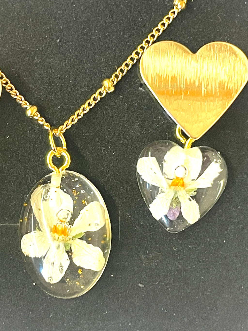 Parure de violettes blanches - Aux fleurs de Chloé Parure de violettes blanches Parure bijoux Parure bijoux