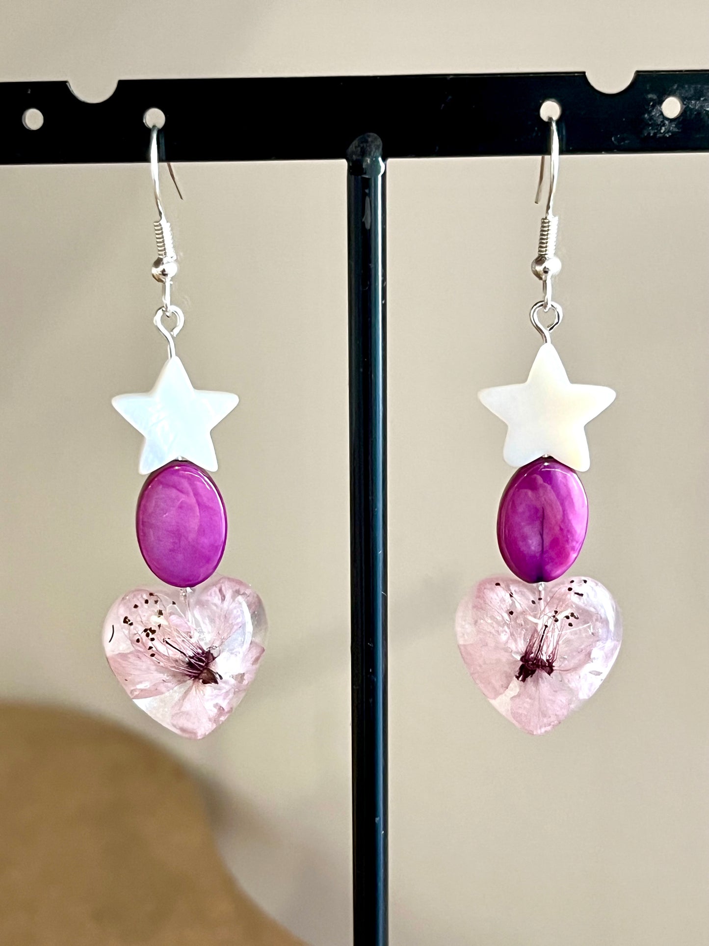 Boucles d’Oreilles Prunus & Nacre – Éclat Floral