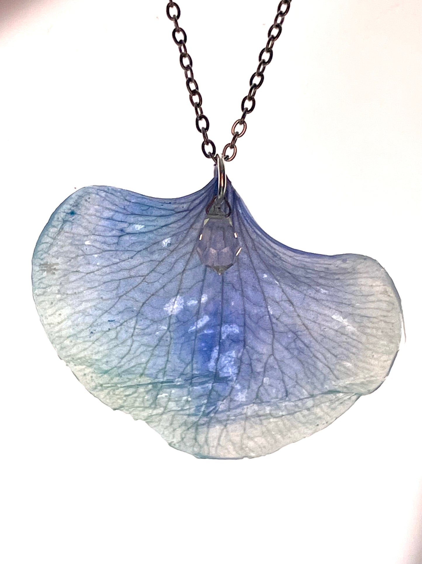 Collier grand pétale Orchidée bleu clair - Aux fleurs de Chloé Collier grand pétale Orchidée bleu clair Collier Collier