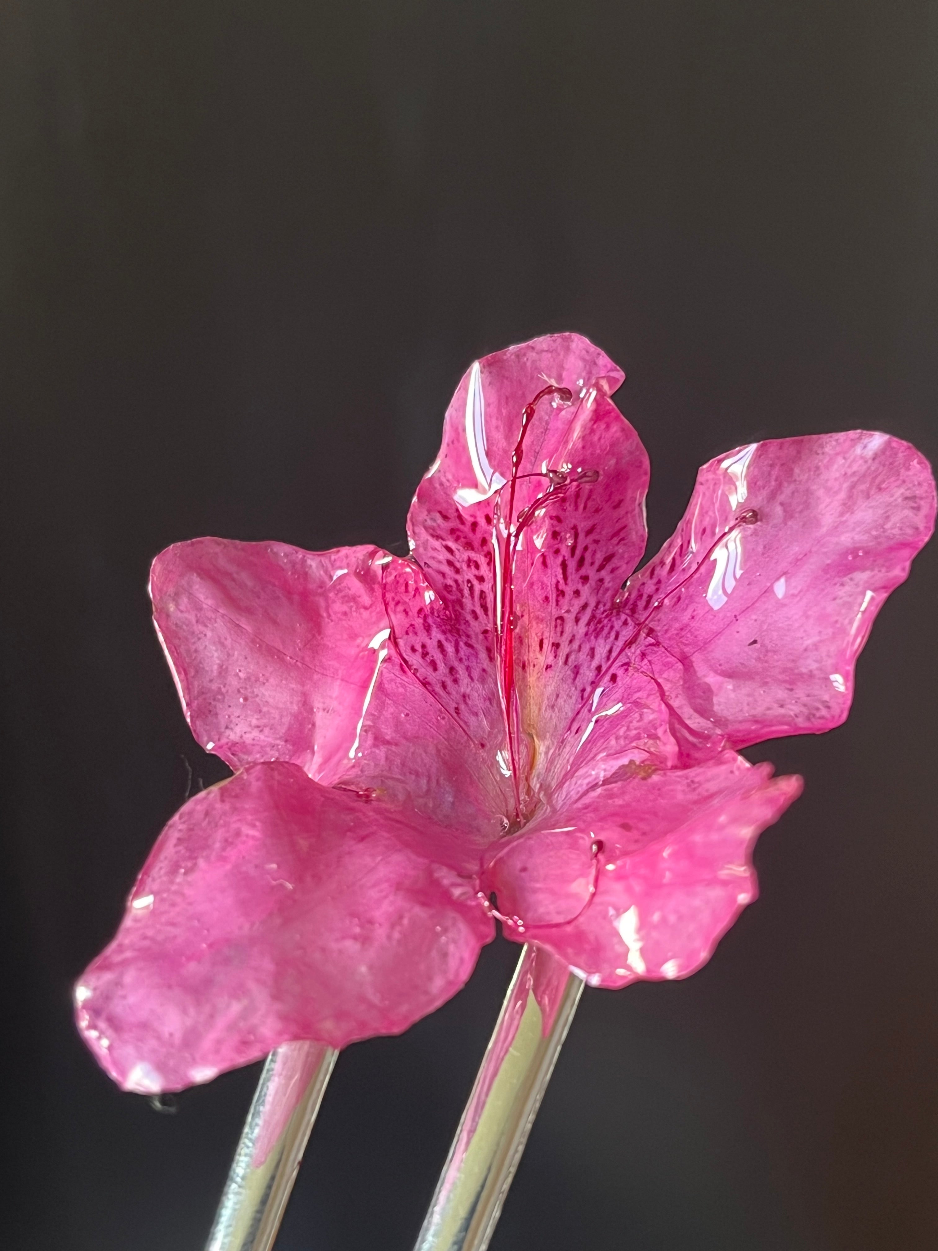 Pic à cheveux fleur naturelle Rhododendron rose – Accessoire bohème élégant