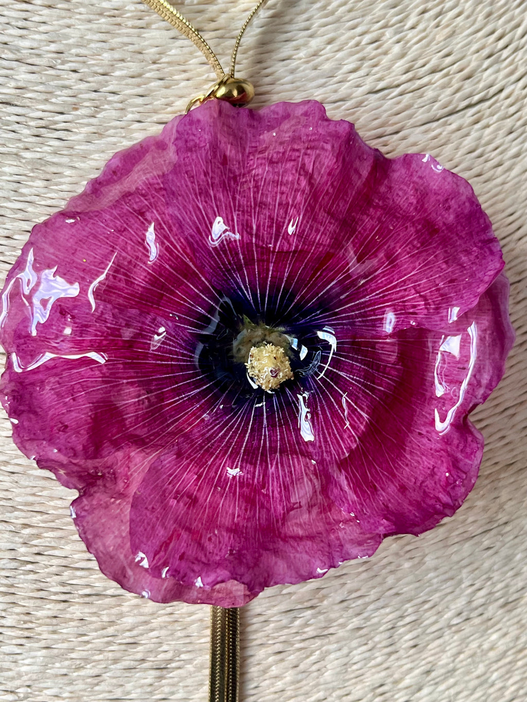 Collier « Rose Trémière Enchantée »

Un bijou floral unique, façonné avec une véritable rose trémière.