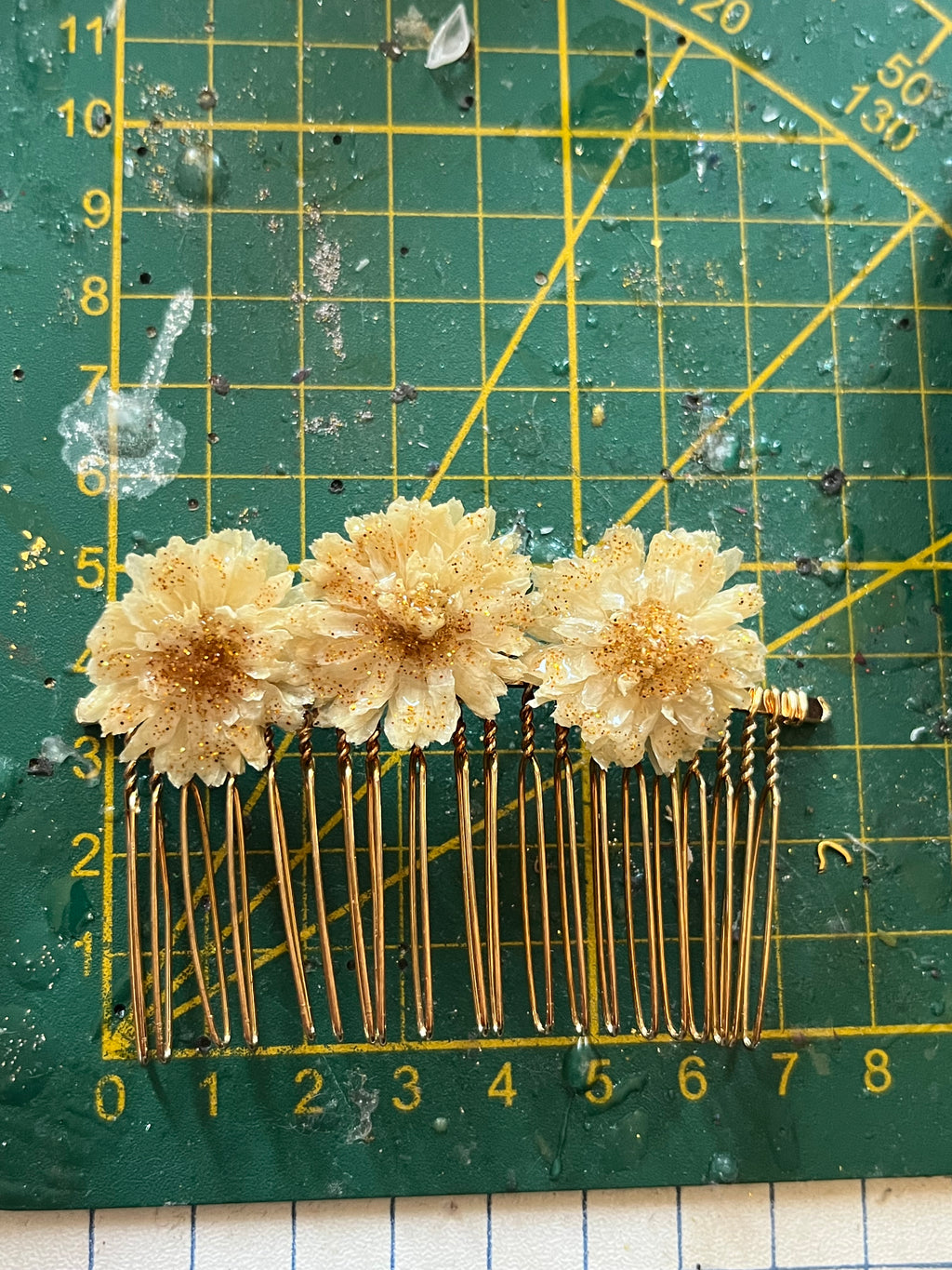 Peigne à cheveux en fleurs naturelles de chrysanthème