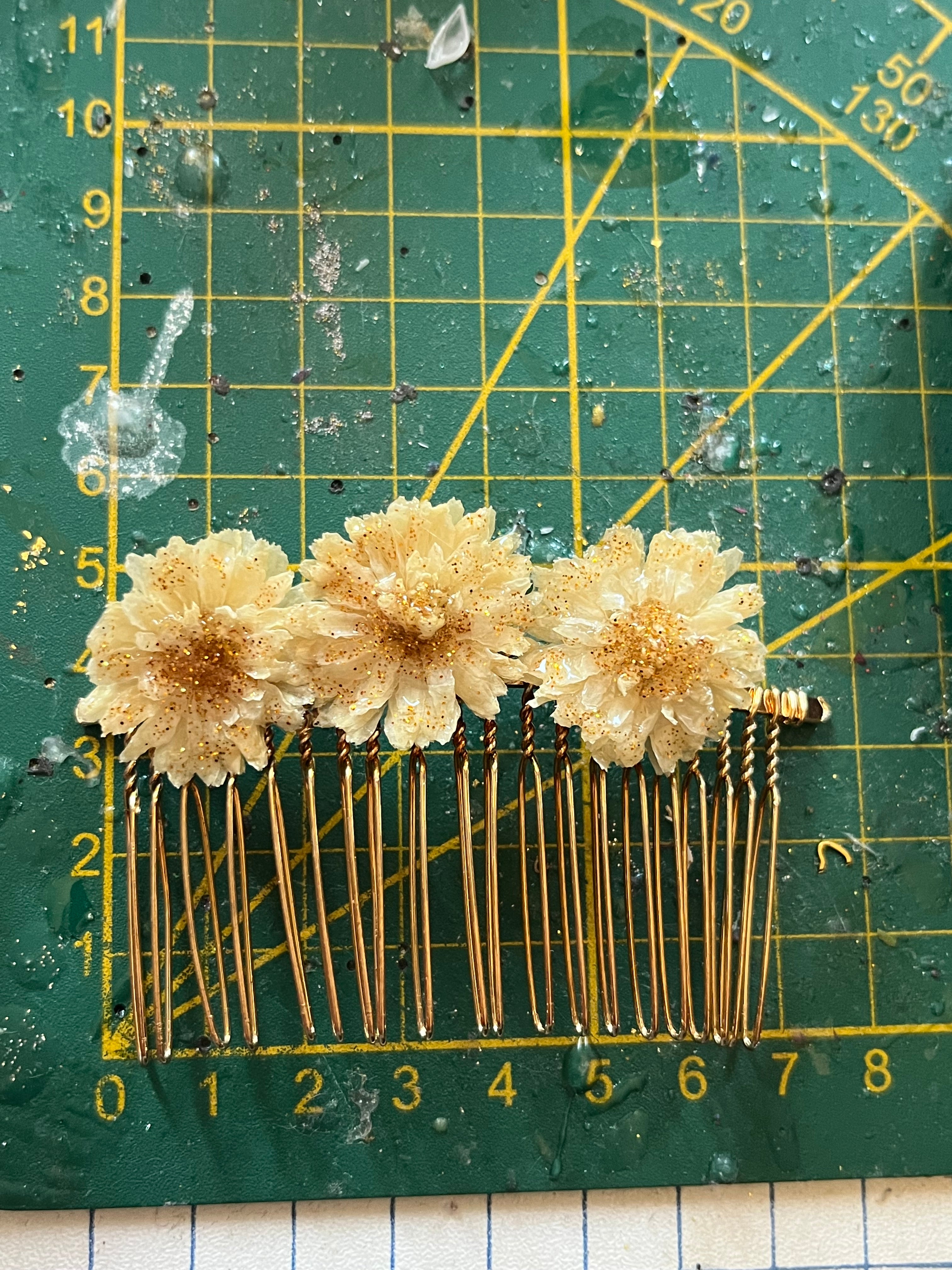 Peigne à cheveux en fleurs naturelles de chrysanthème