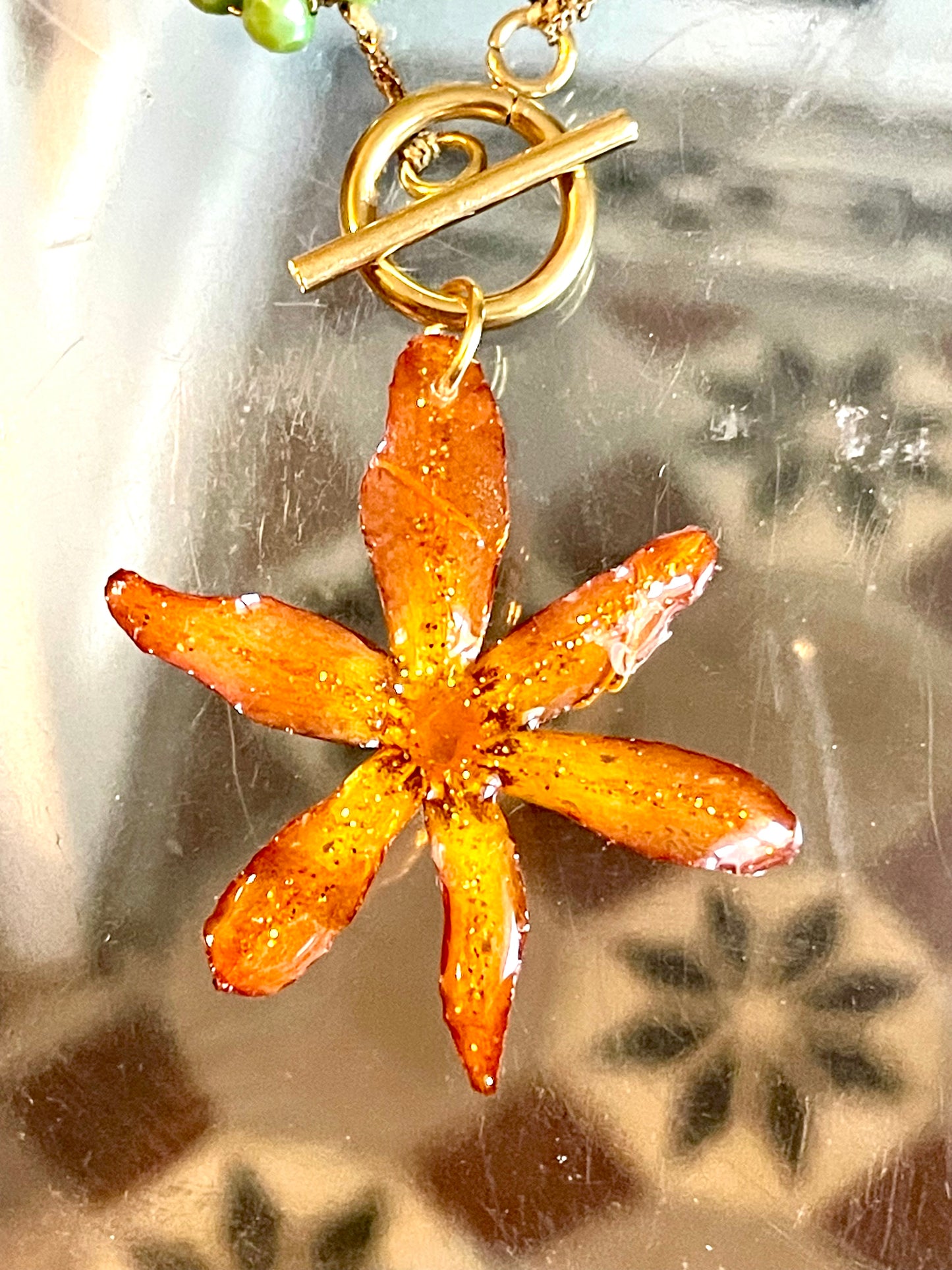 Collier Hémérocalle & fleurs de perles de verre