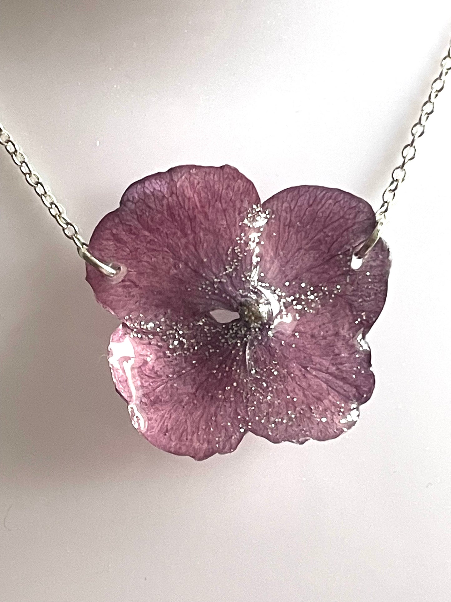 Collier choker hortensia rose
