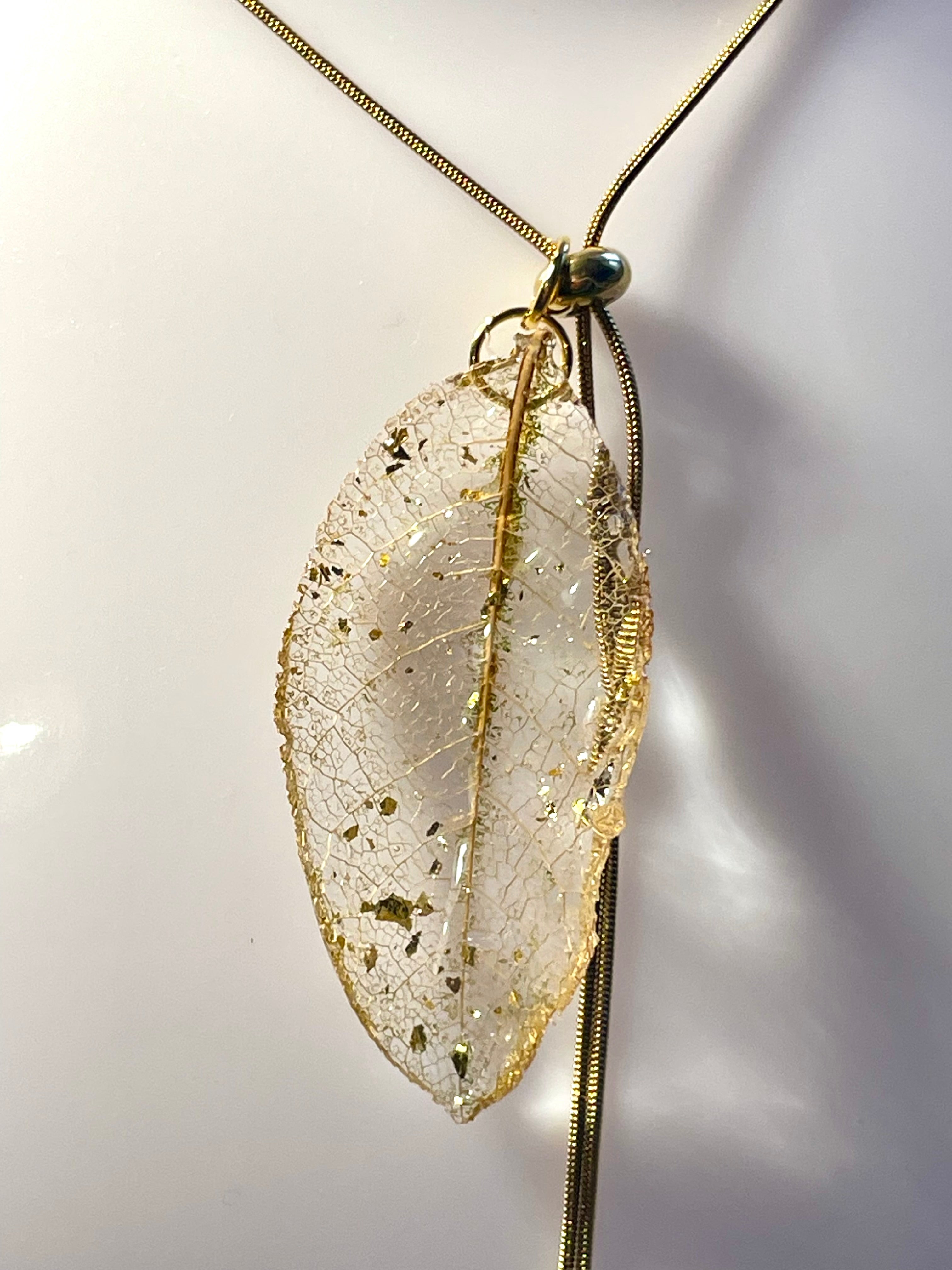 Collier ajustable dentelle végétale Magnolia - Aux fleurs de Chloé Collier ajustable dentelle végétale Magnolia Collier Collier