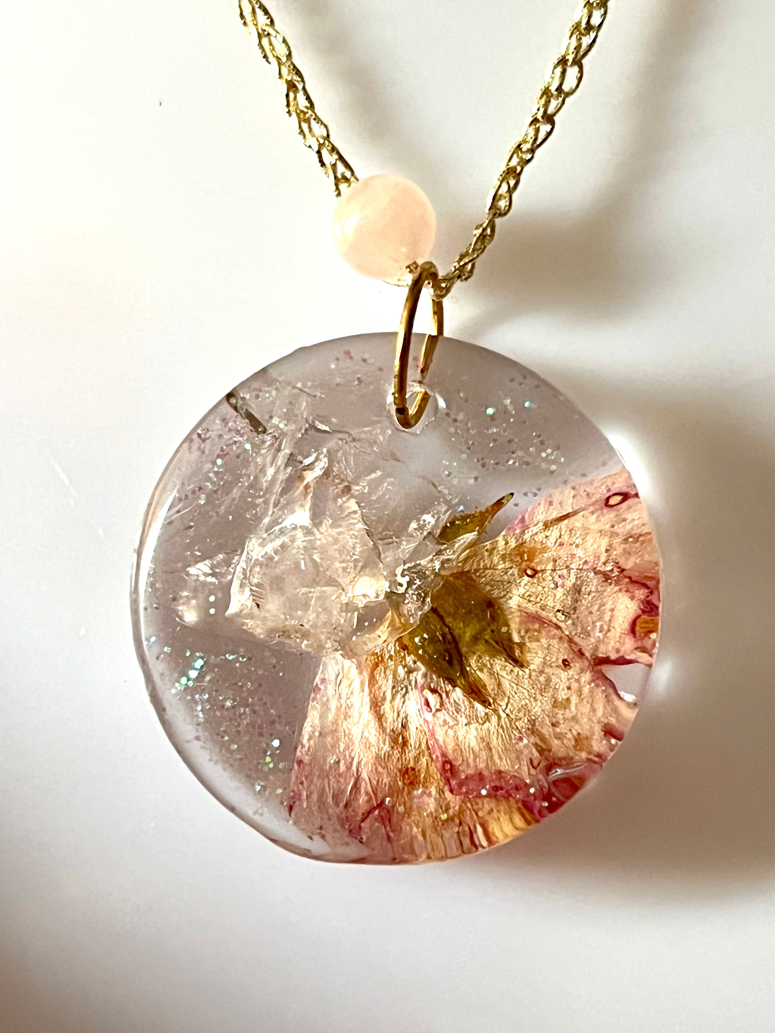 Collier Bien-Être Rose & Quartz Rose – Fleur naturelle & Pierre naturelle