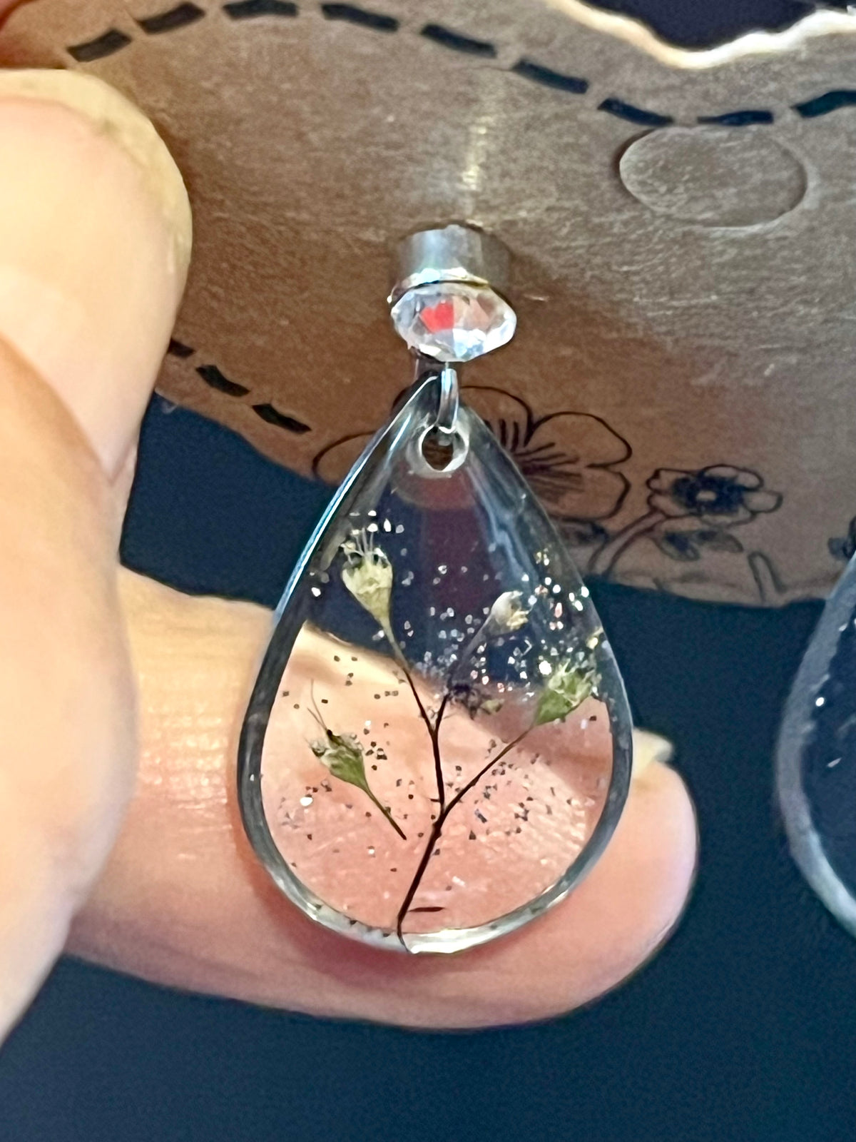 Boucles d’oreilles Larmes de Fleurs – Fleurs naturelles d’Heuchère