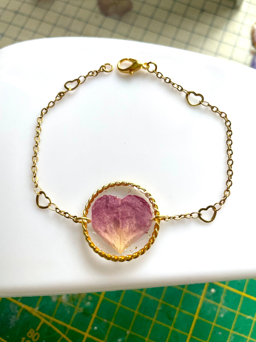 Bracelet cœur de pétale de rose violet - Aux fleurs de Chloé Bracelet cœur de pétale de rose violet Bracelet Bracelet