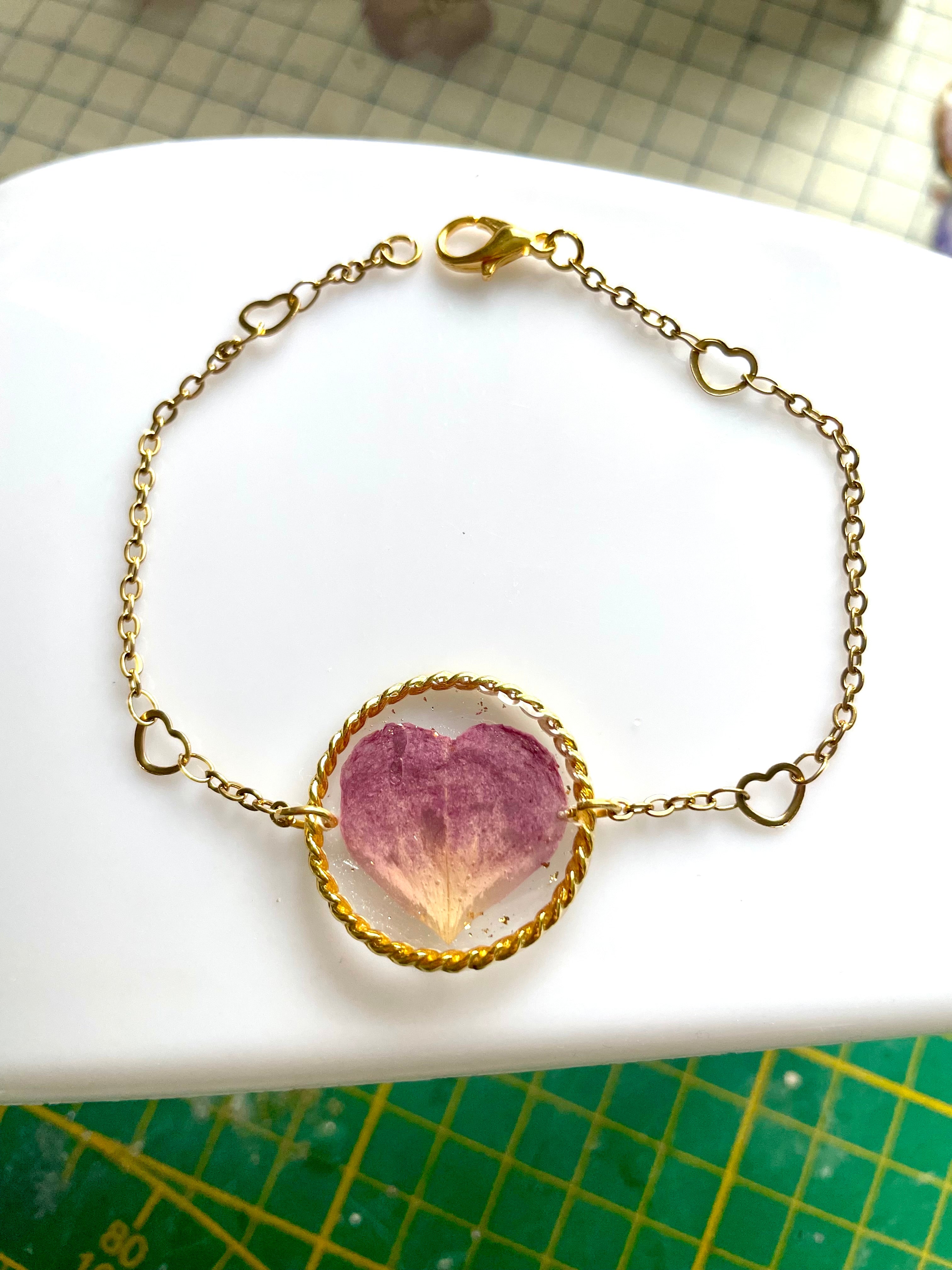 Bracelet cœur de pétale de rose violet - Aux fleurs de Chloé Bracelet cœur de pétale de rose violet Bracelet Bracelet